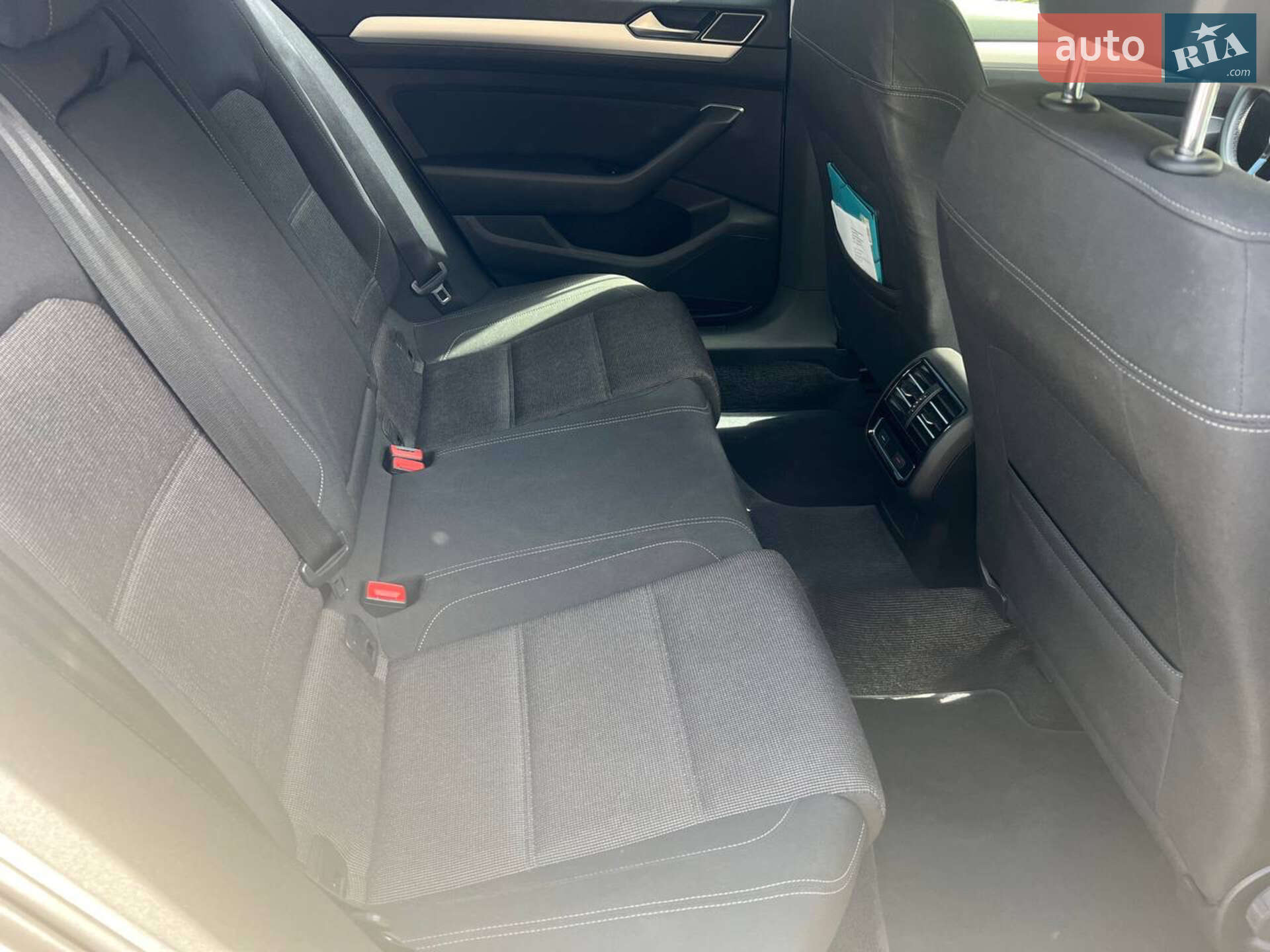 Volkswagen Passat 2018 VIN WVWZZZ3CZKE017306 фото оголошення 38 з 44