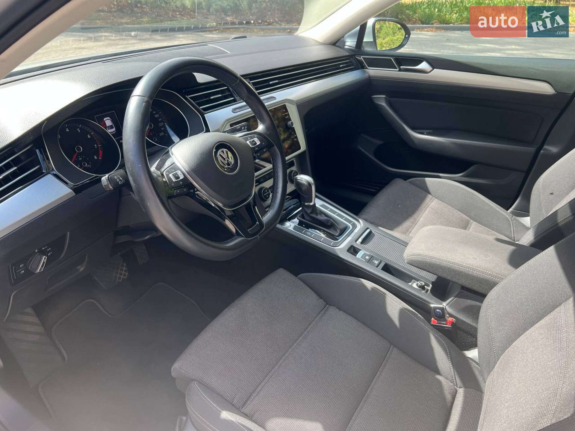 Volkswagen Passat 2018 VIN WVWZZZ3CZKE017306 фото оголошення 39 з 44