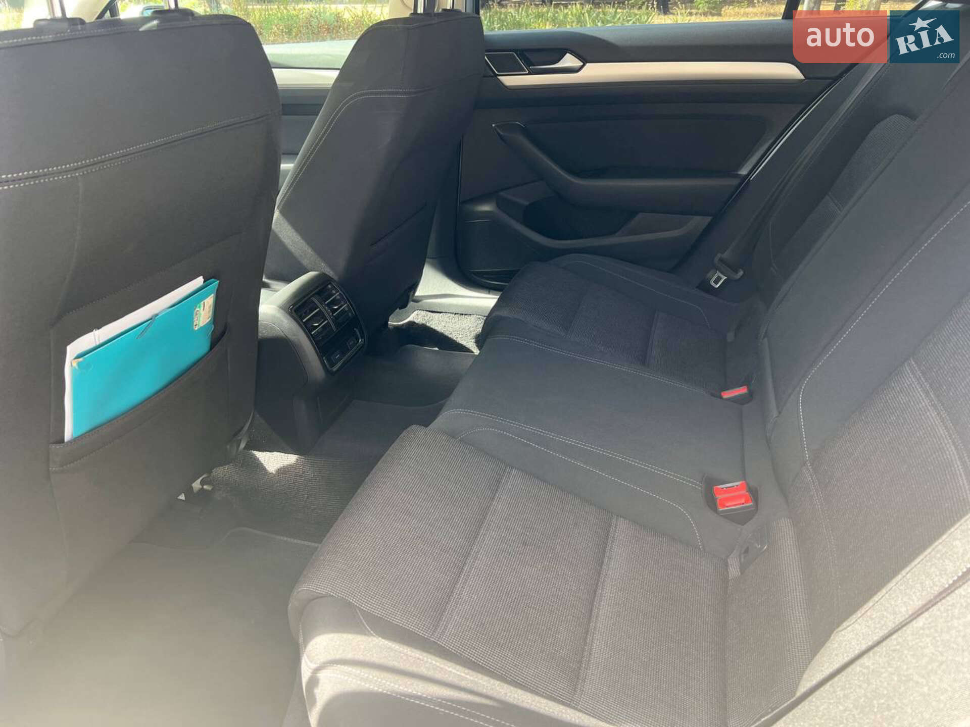 Volkswagen Passat 2018 VIN WVWZZZ3CZKE017306 фото оголошення 43 з 44