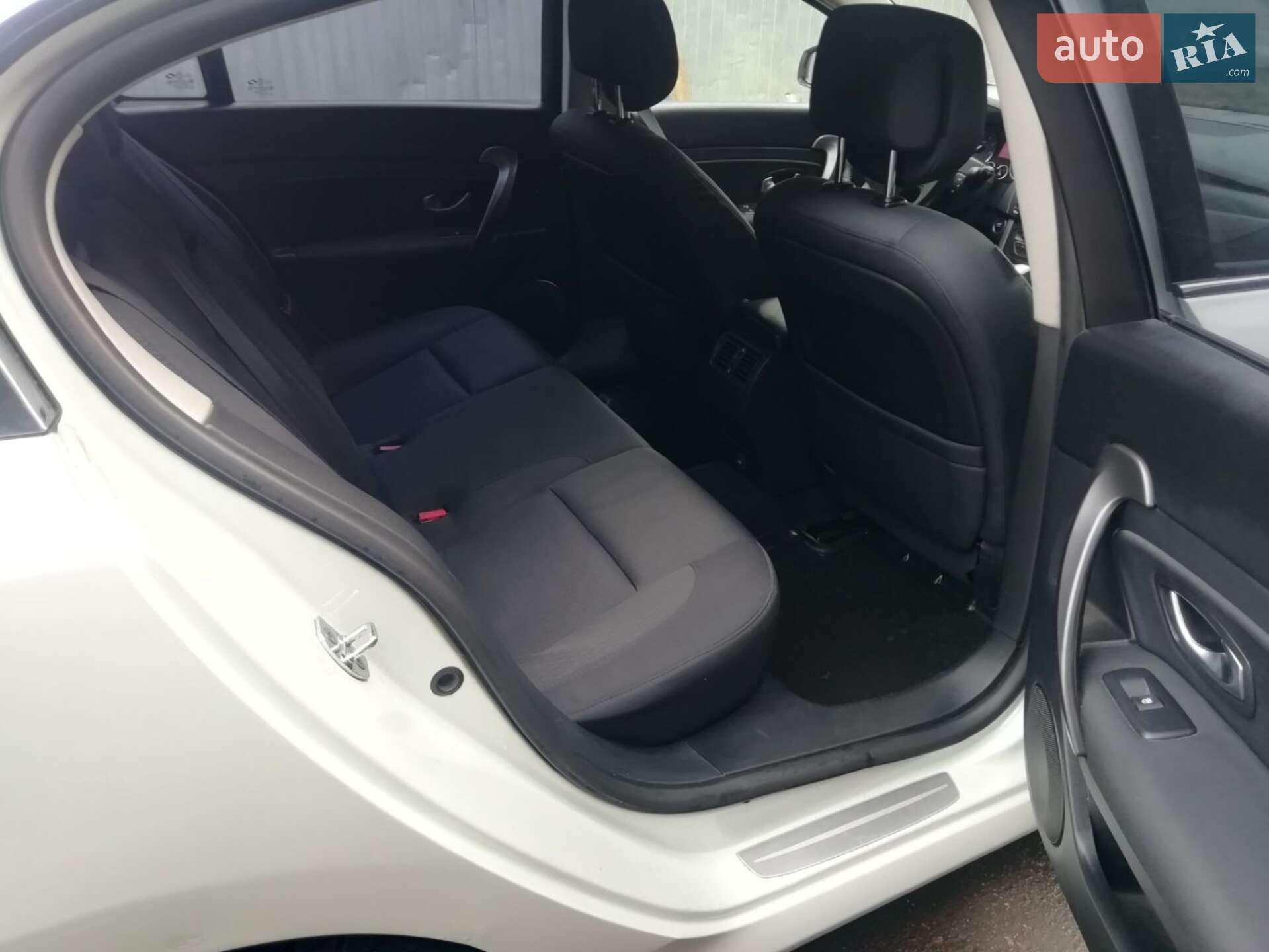 Renault Latitude 2011 VIN VF1ABL21AUC248853 фото оголошення 8 з 21