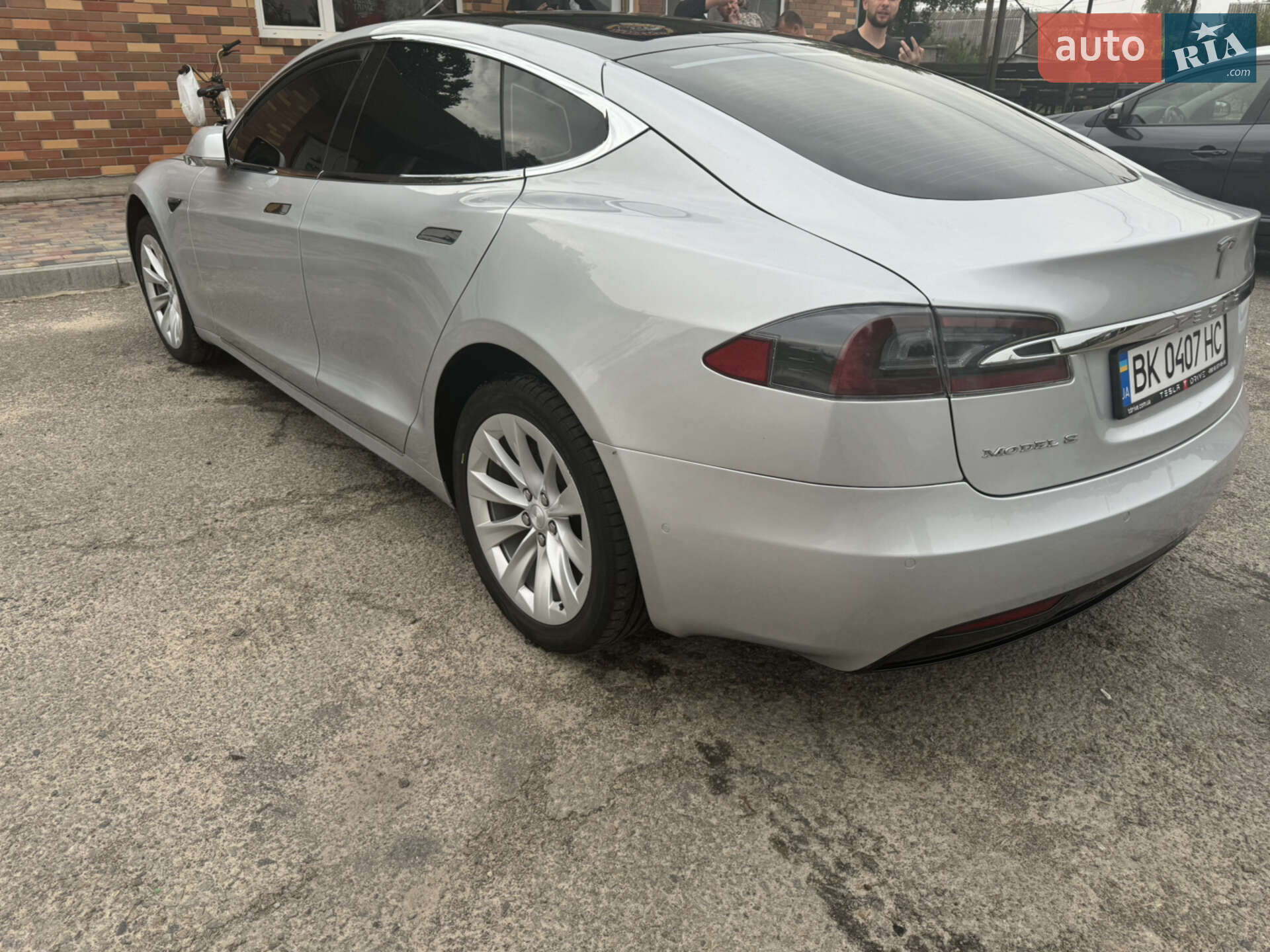 Tesla Model S 2018 VIN 5YJSA7E22JF237049 фото оголошення 5 з 8