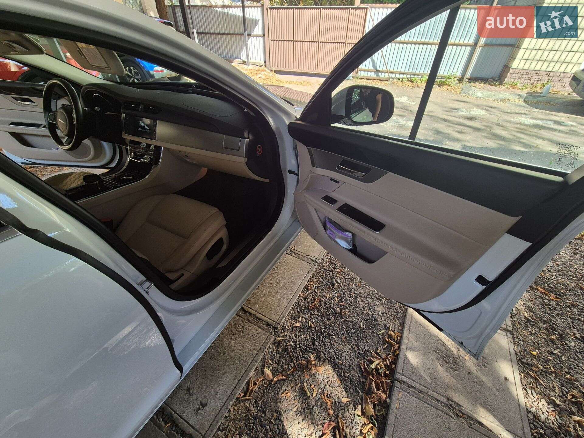 Jaguar XF 2016 VIN SAJBB4BN4HCY38692 фото оголошення 4 з 24