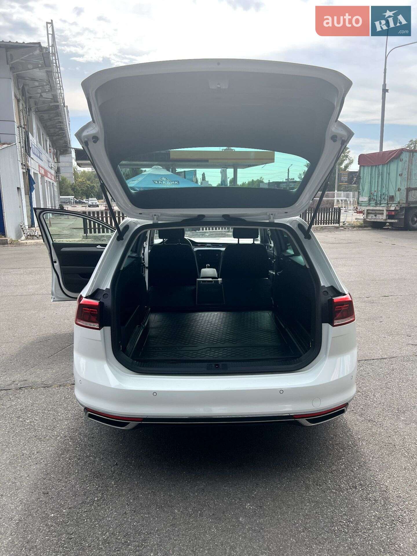 Volkswagen Passat 2021 VIN WVWZZZ3CZME075791 фото оголошення 13 з 30