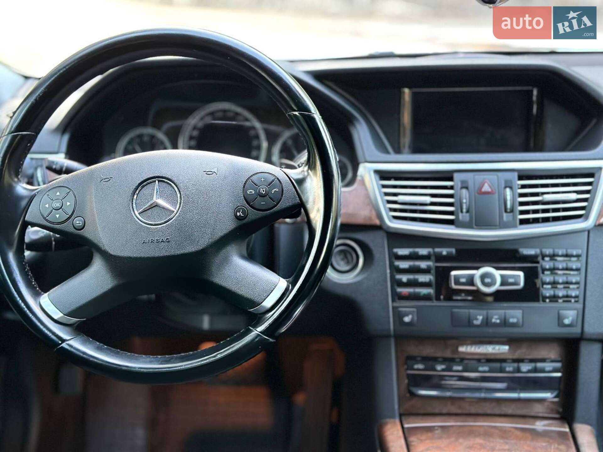 Mercedes-Benz E-Class 2011 VIN WDD2122021A493761 фото оголошення 16 з 17
