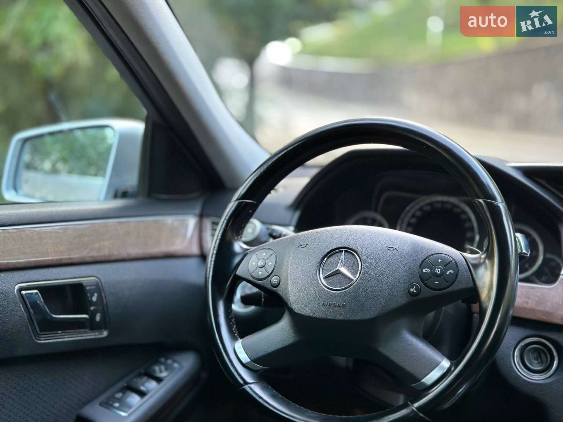 Mercedes-Benz E-Class 2011 VIN WDD2122021A493761 фото оголошення 13 з 17