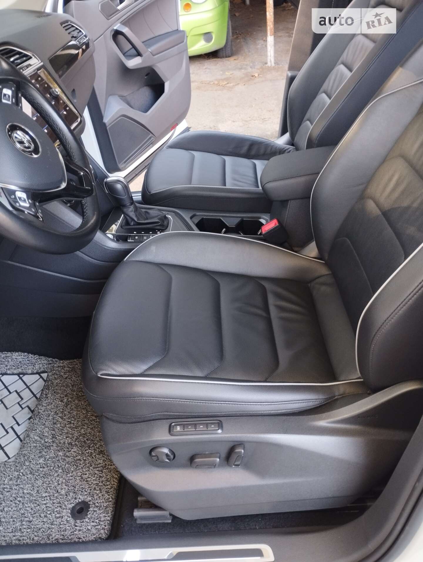 Volkswagen Tiguan 2019 VIN WVGZZZ5NZLW323129 фото оголошення 19 з 46