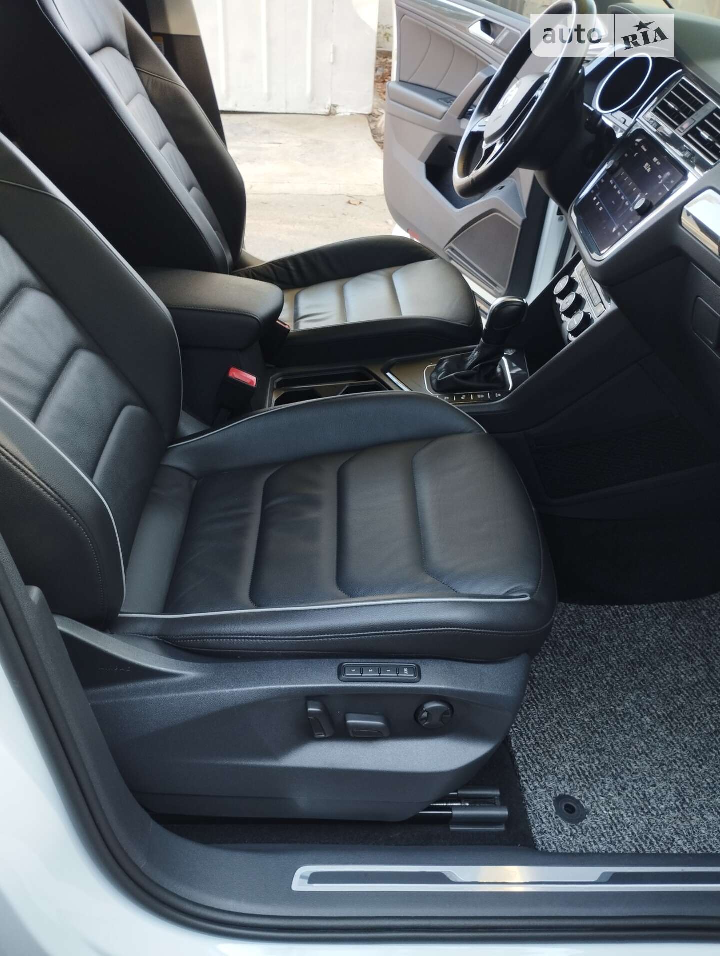 Volkswagen Tiguan 2019 VIN WVGZZZ5NZLW323129 фото оголошення 20 з 46
