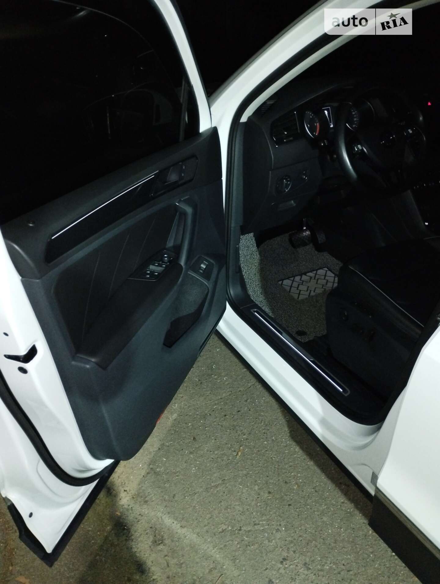 Volkswagen Tiguan 2019 VIN WVGZZZ5NZLW323129 фото оголошення 44 з 46