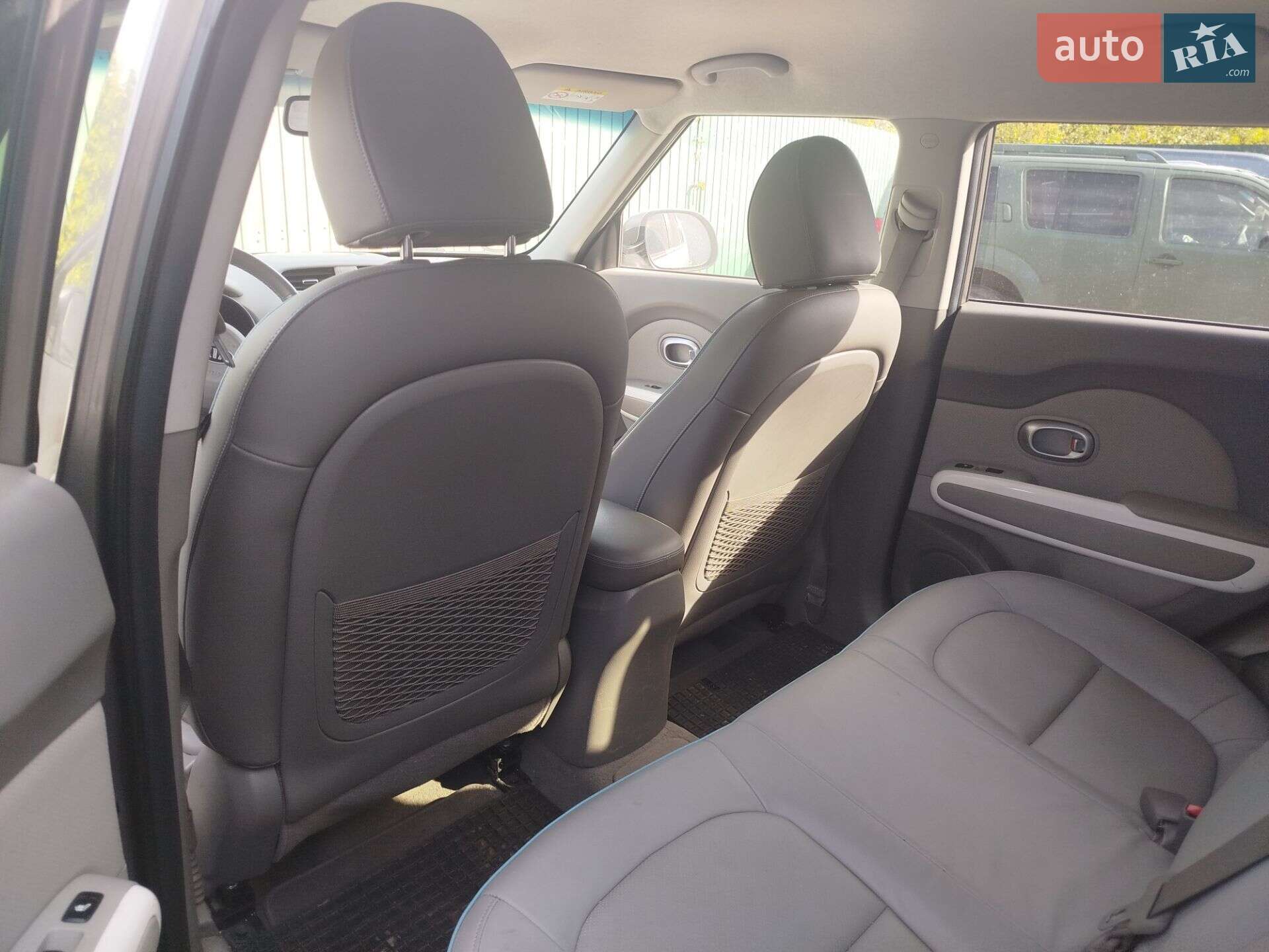 Kia Soul 2015 VIN KNAJX81EFG7010798 фото оголошення 16 з 22