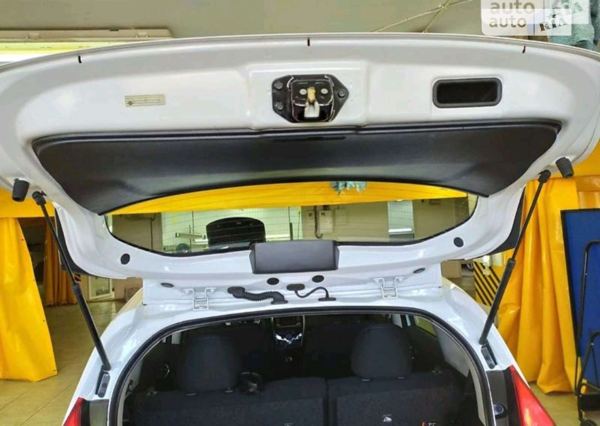 Nissan Versa Note 2017 VIN 3N1CE2CP1HL377599 фото оголошення 11 з 15