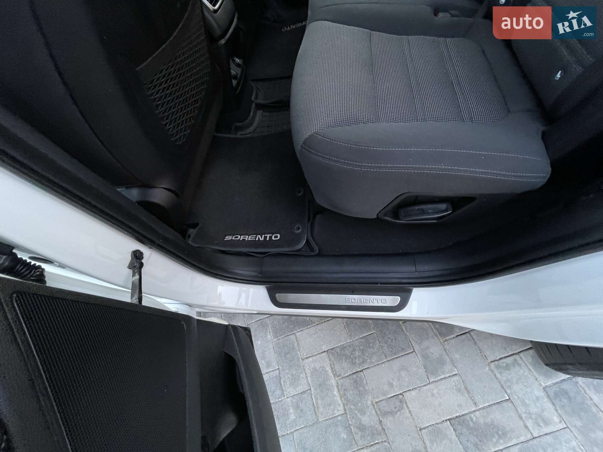 Kia Sorento 2018 VIN KNAPH81BDK5507612 фото оголошення 13 з 26