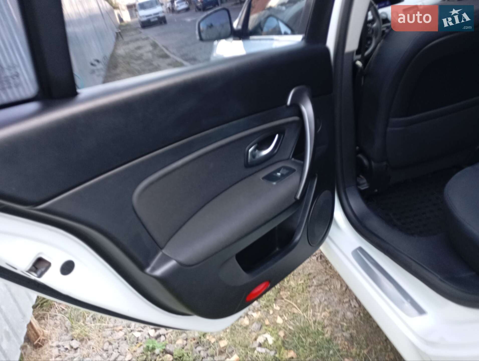 Renault Latitude 2011 VIN VF1ABL21AUC248853 фото оголошення 9 з 13