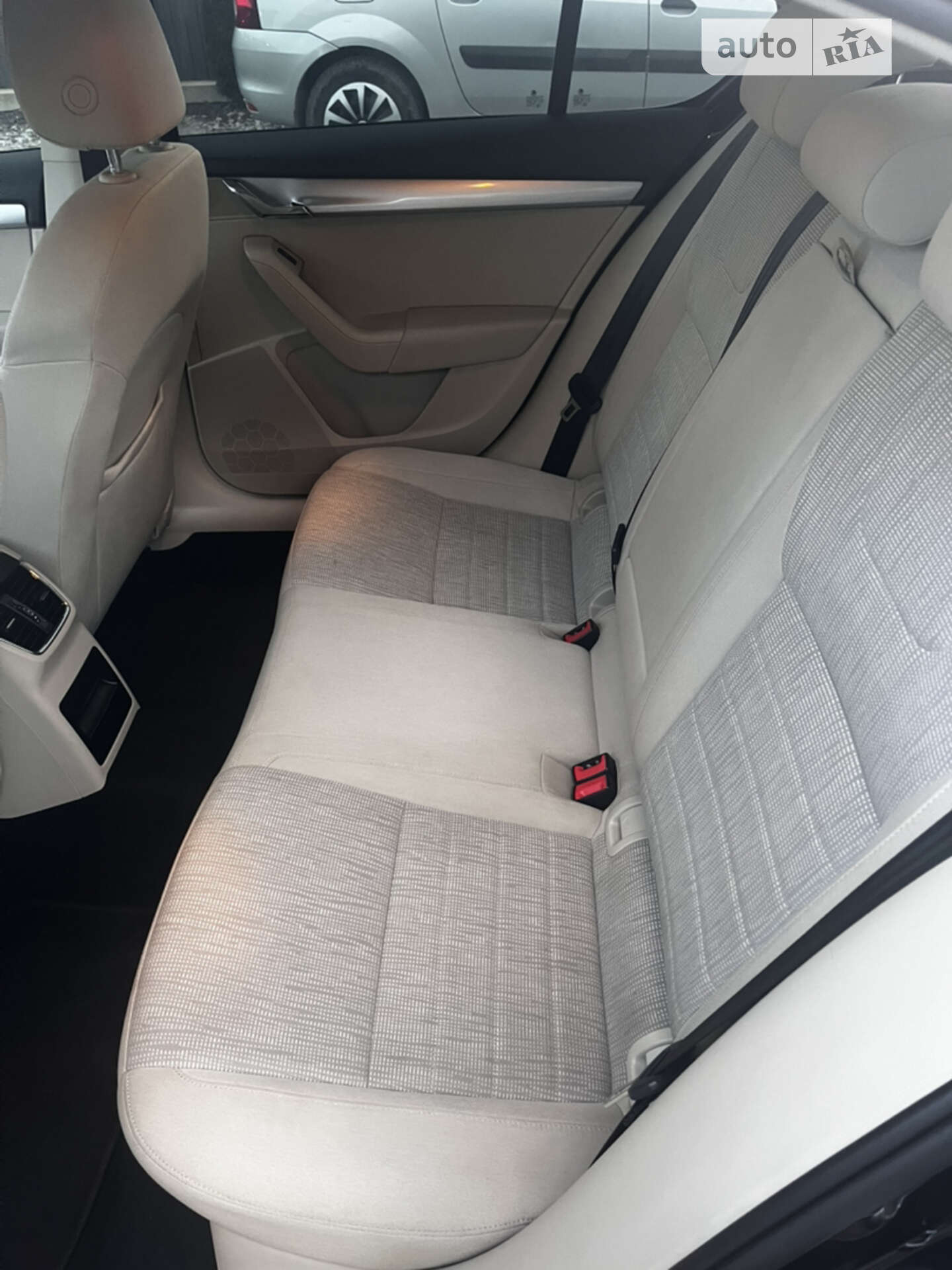 Skoda Octavia 2016 VIN TMBAG7NE8G0208361 фото оголошення 17 з 26