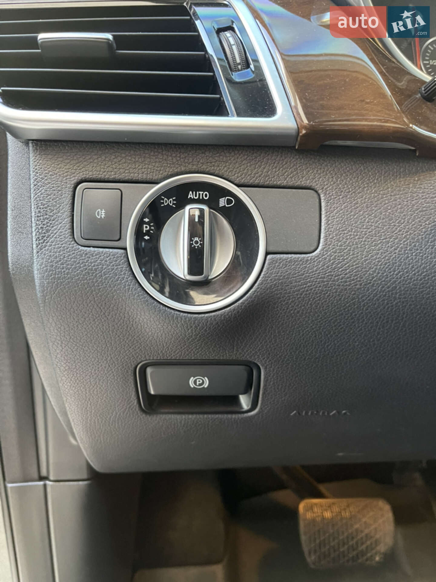 Mercedes-Benz GLS-Class 2016 VIN 4JGDF6EE8HA755809 фото оголошення 17 з 23