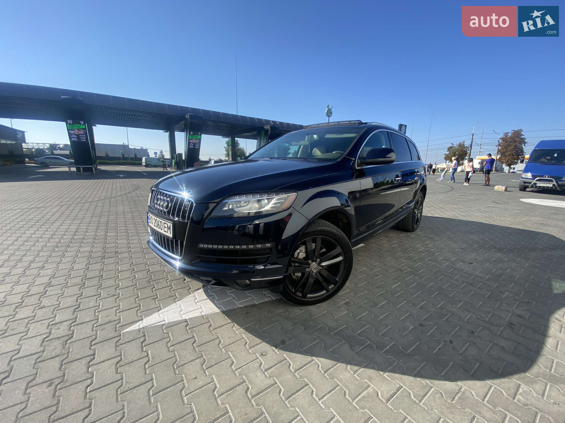 Audi Q7 2010 VIN WA1LMAFE5BD001404 фото оголошення 2 з 16