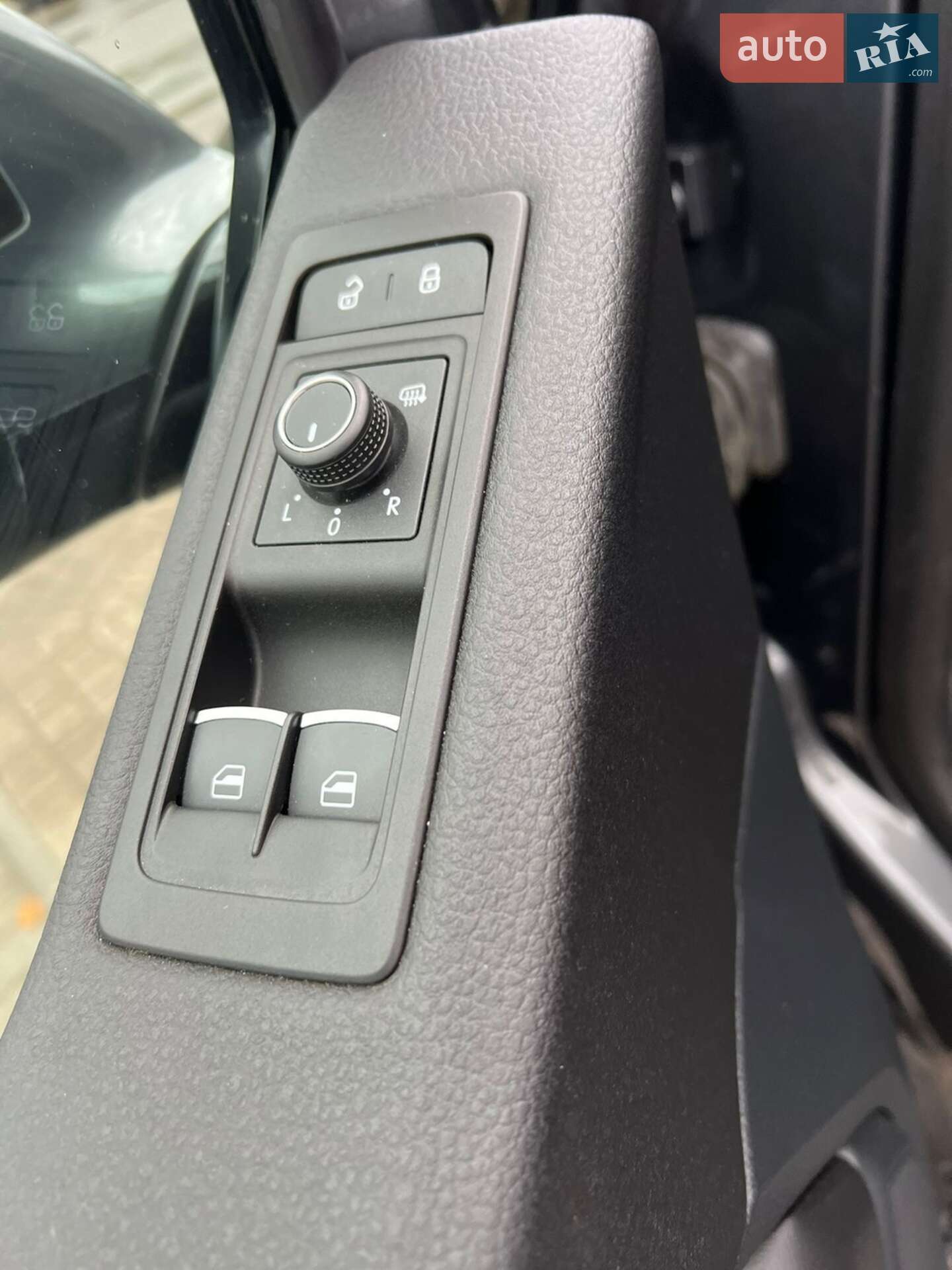 Volkswagen Multivan 2018 VIN WV2ZZZ7HZJH172007 фото оголошення 15 з 46