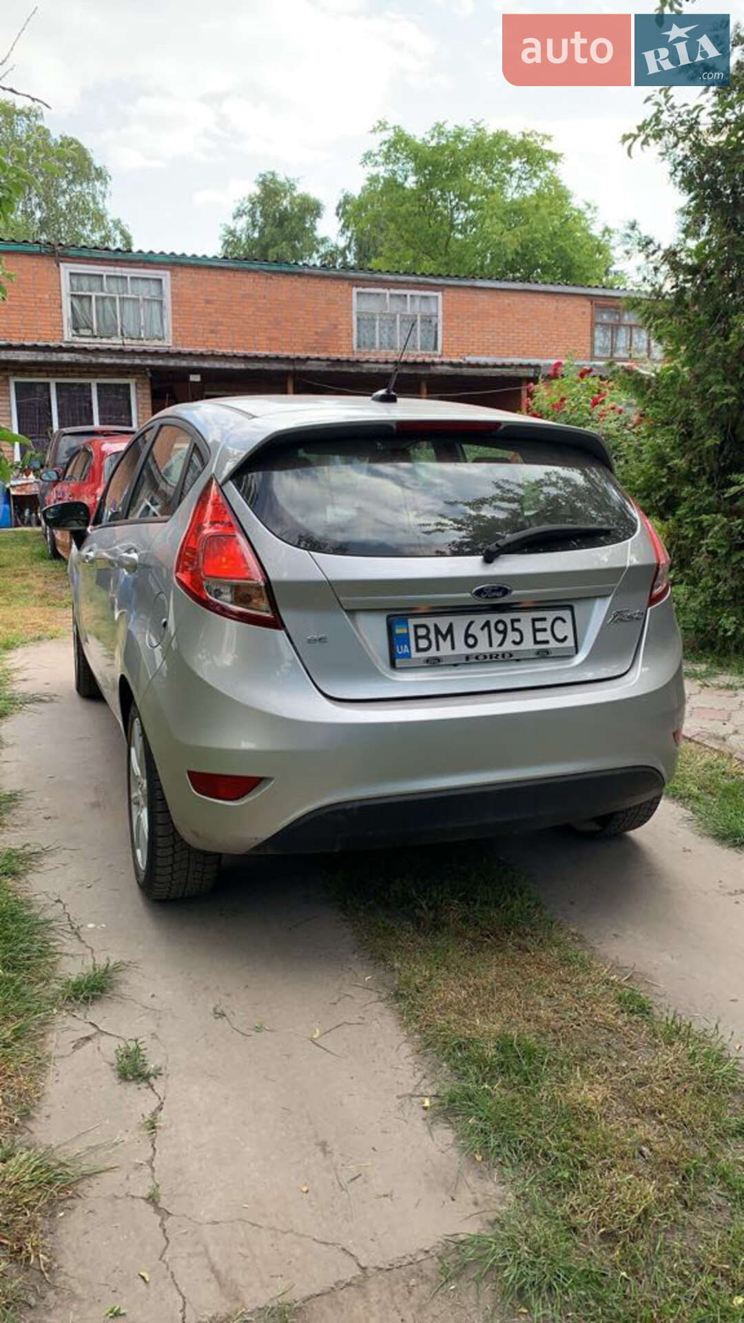 Ford Fiesta 2019 VIN 3FADP4EJ3KM136943 фото оголошення 4 з 19