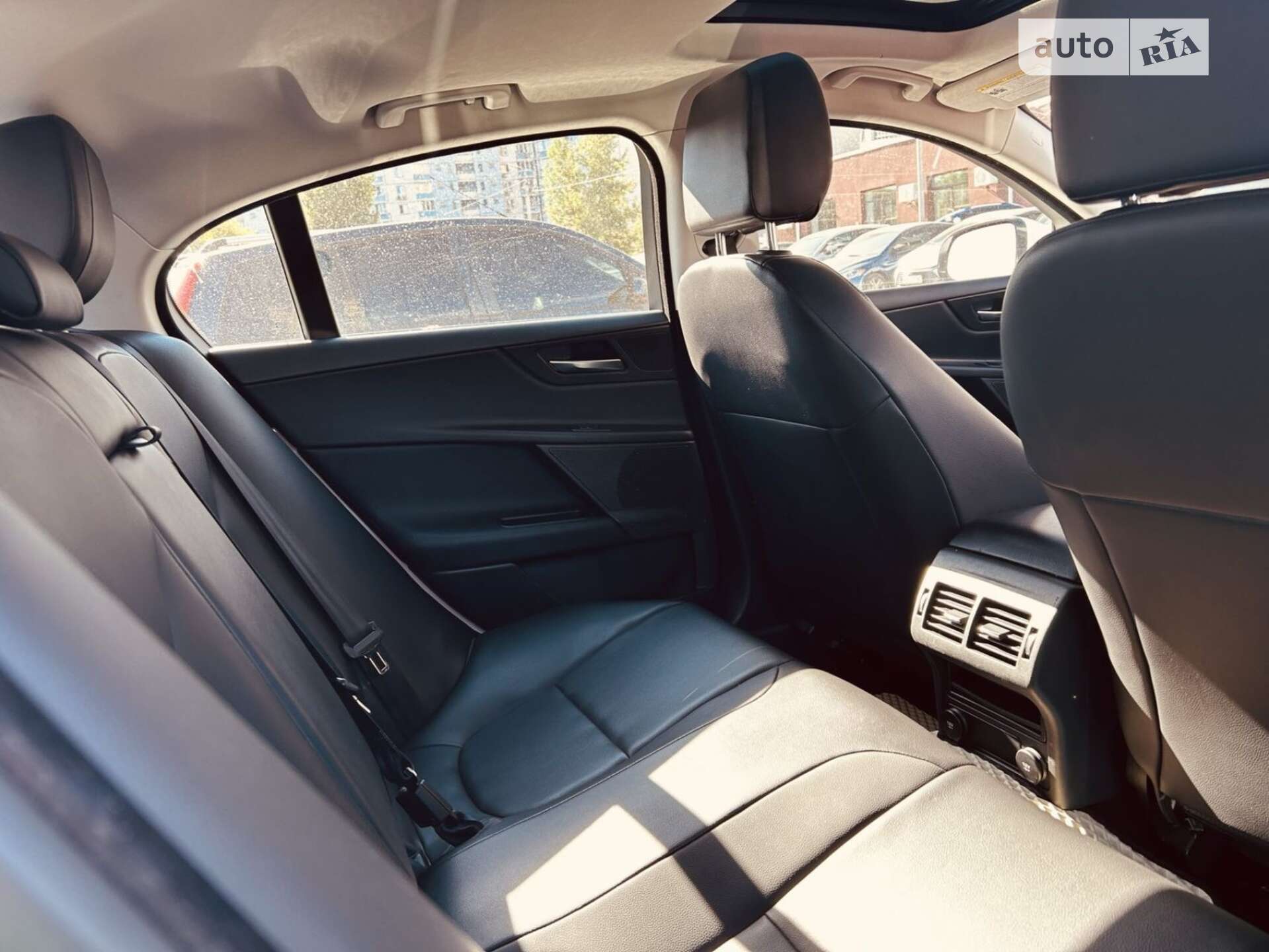 Jaguar XE 2019 VIN SAJAR4FX2KCP51724 фото оголошення 9 з 13