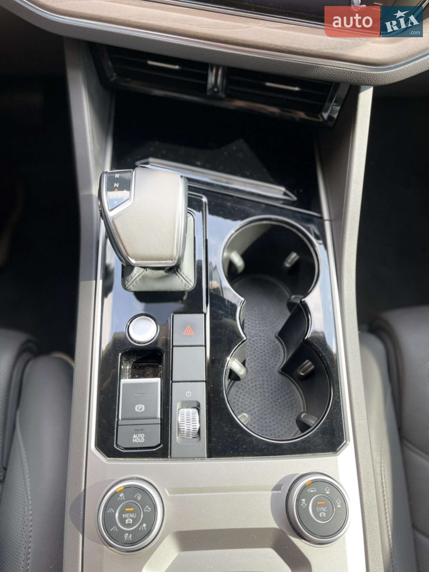 Volkswagen Touareg 2018 VIN WVGZZZCRZKD003188 фото оголошення 22 з 58