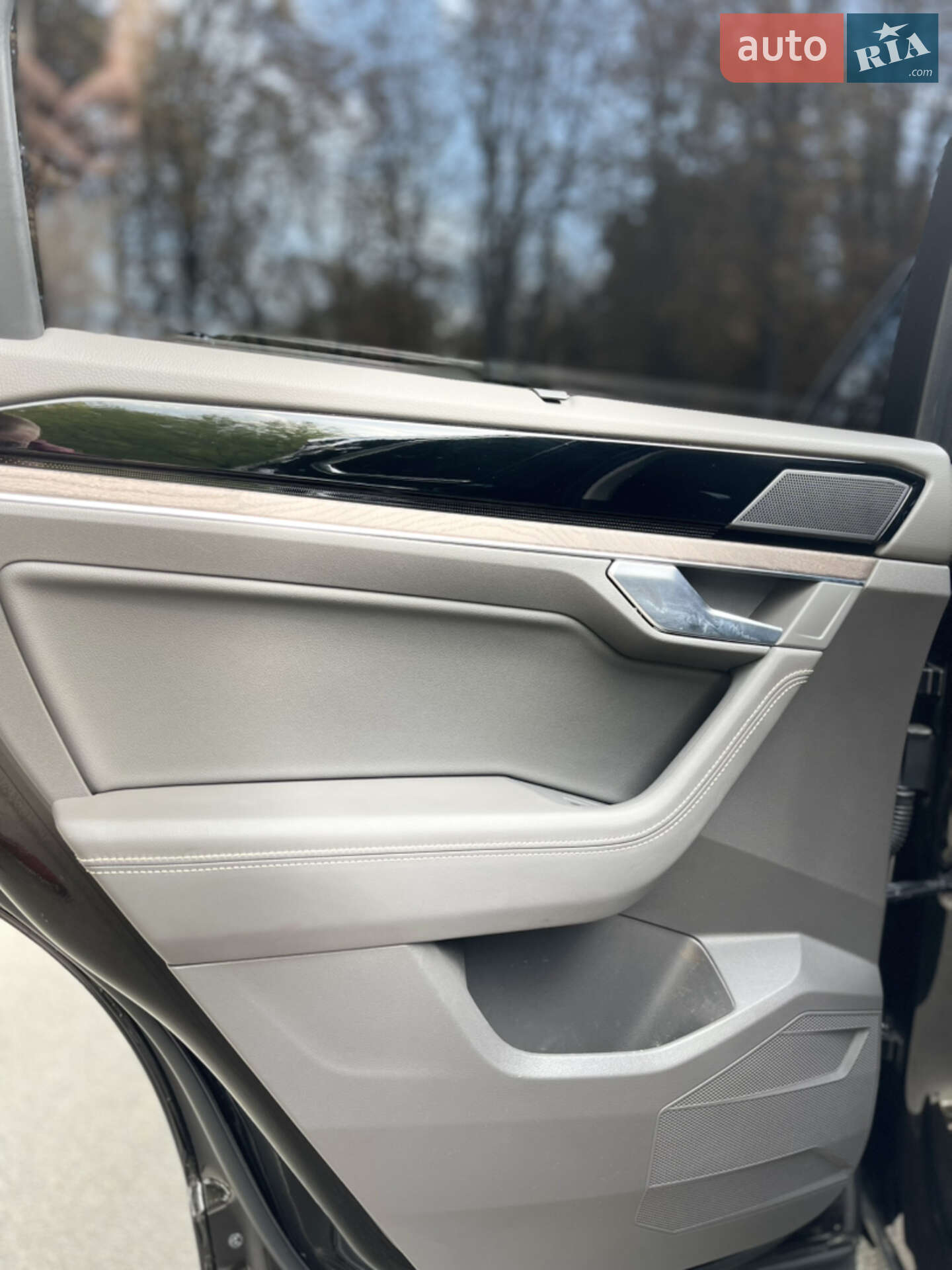 Volkswagen Touareg 2018 VIN WVGZZZCRZKD003188 фото оголошення 32 з 58