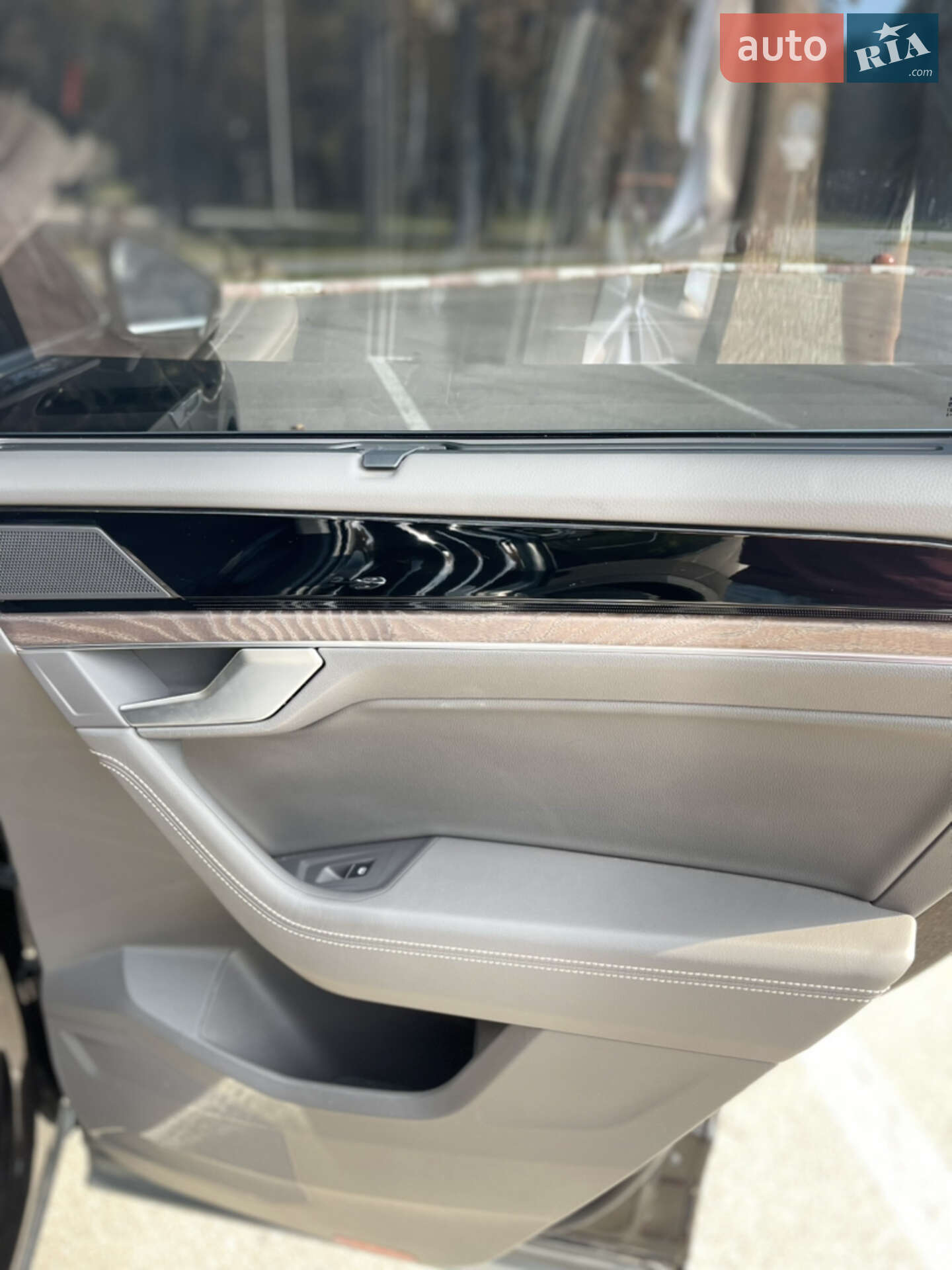 Volkswagen Touareg 2018 VIN WVGZZZCRZKD003188 фото оголошення 39 з 58