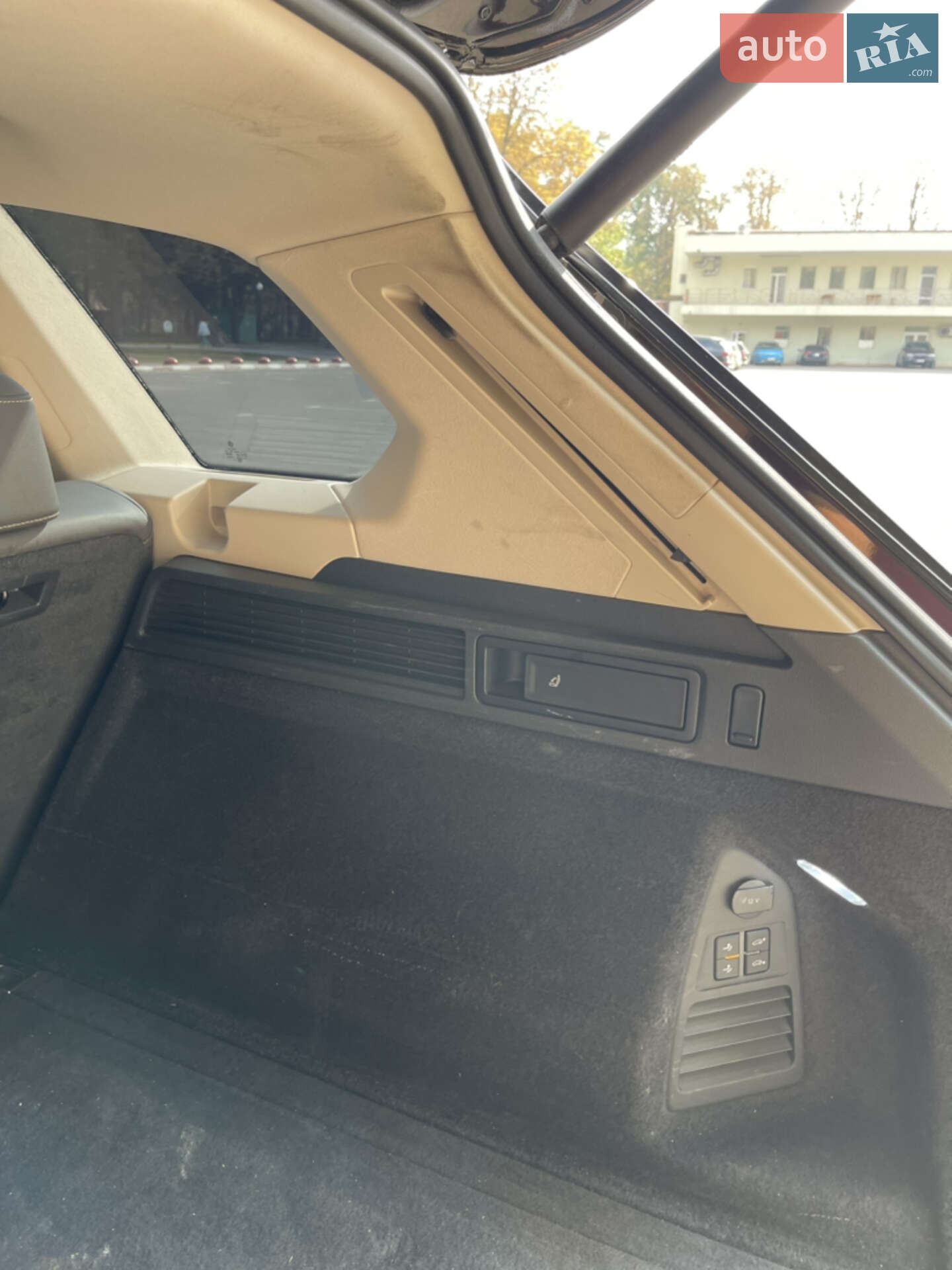 Volkswagen Touareg 2018 VIN WVGZZZCRZKD003188 фото оголошення 42 з 58