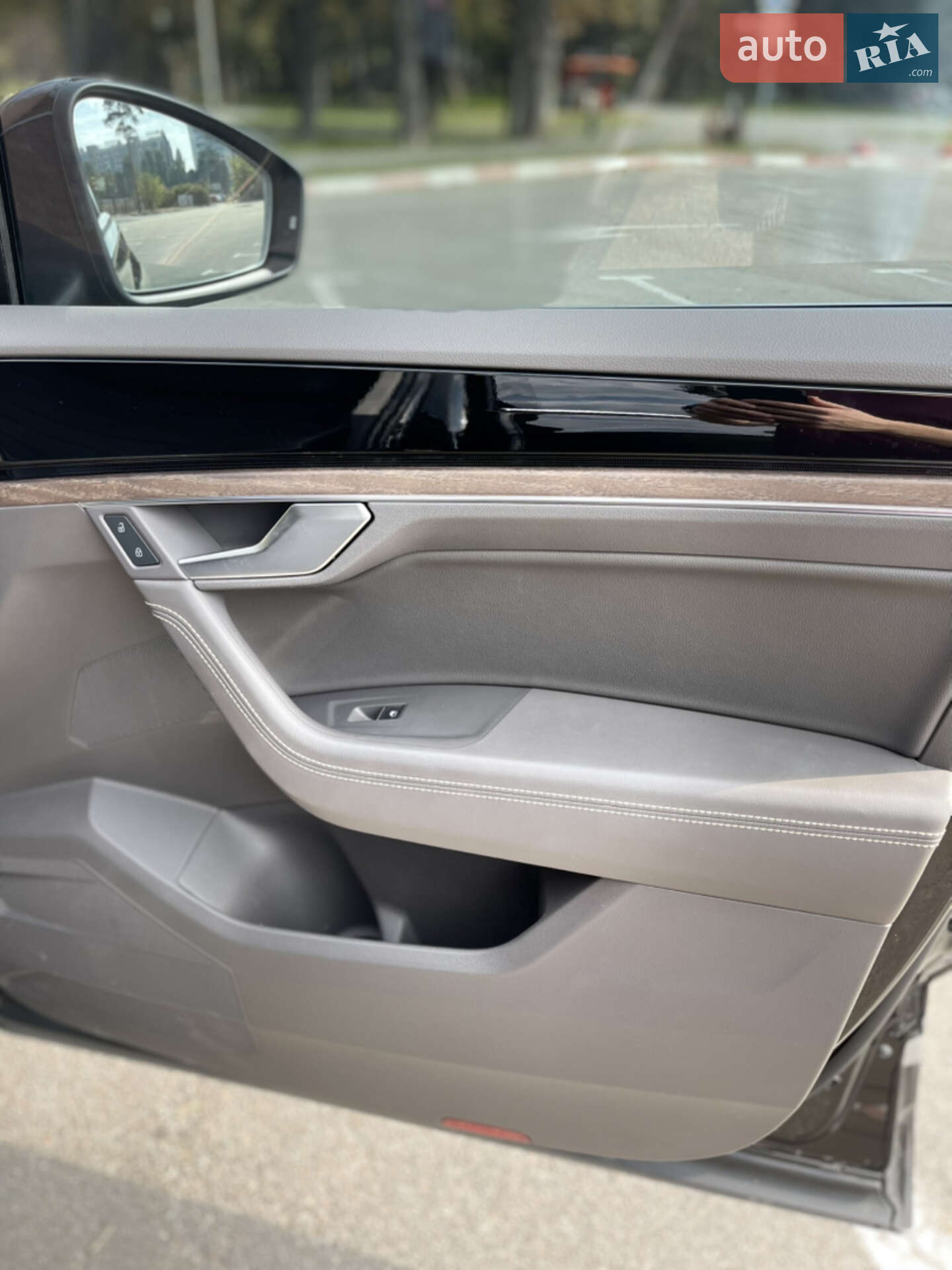 Volkswagen Touareg 2018 VIN WVGZZZCRZKD003188 фото оголошення 43 з 58