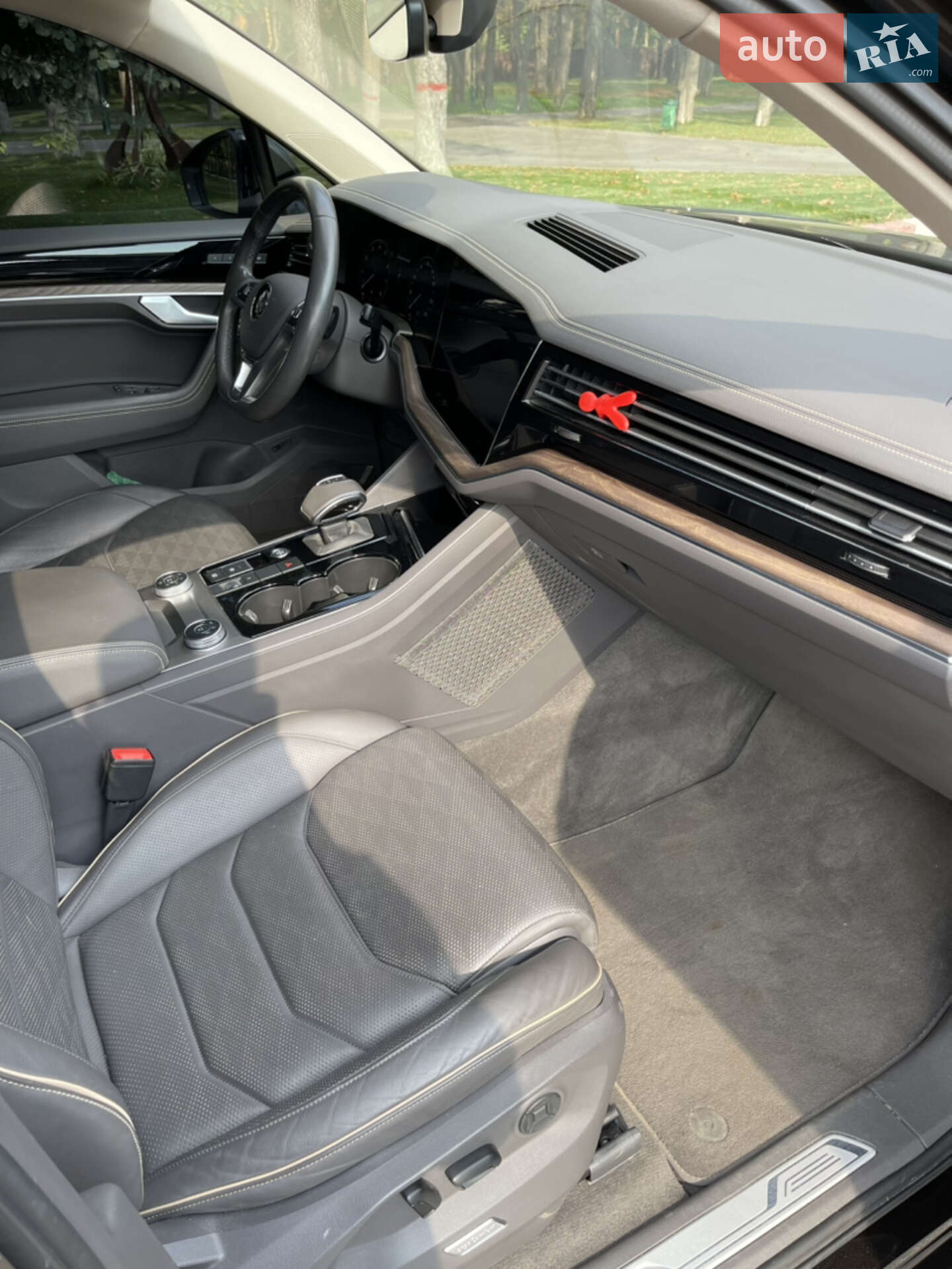 Volkswagen Touareg 2018 VIN WVGZZZCRZKD003188 фото оголошення 44 з 58