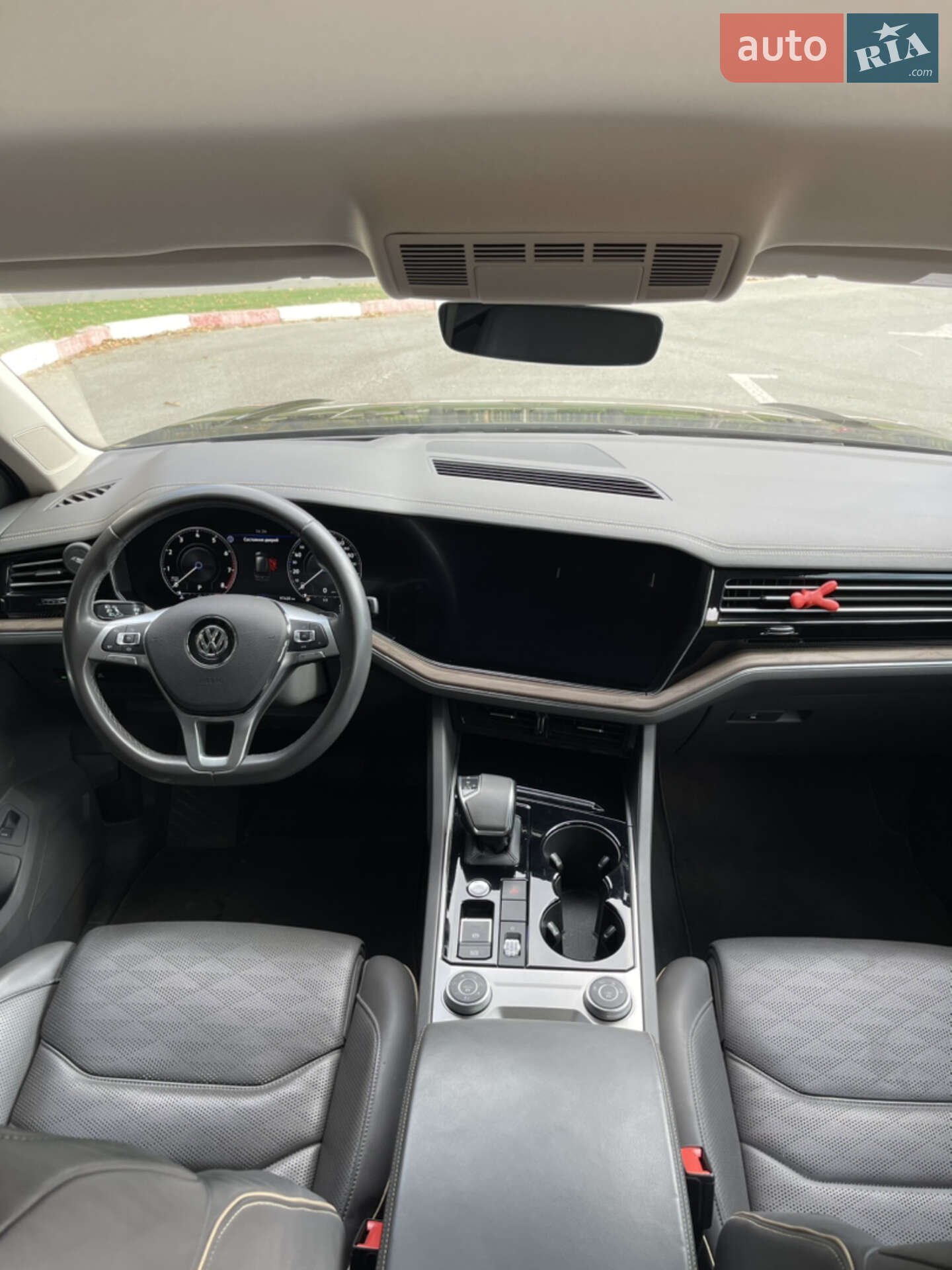 Volkswagen Touareg 2018 VIN WVGZZZCRZKD003188 фото оголошення 48 з 58