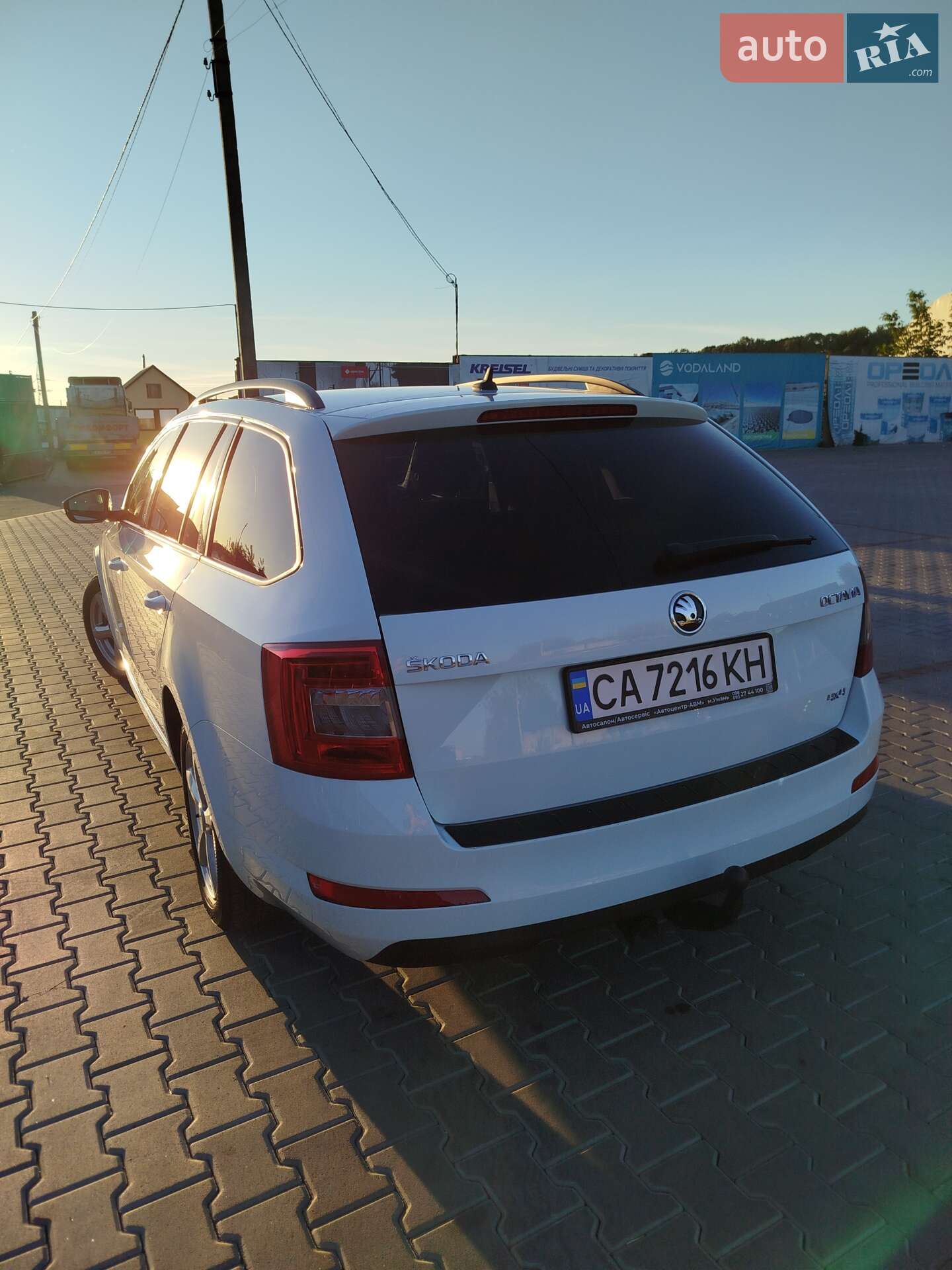 Skoda Octavia 2016 VIN TMBLJ7NE4H0081023 фото оголошення 2 з 19