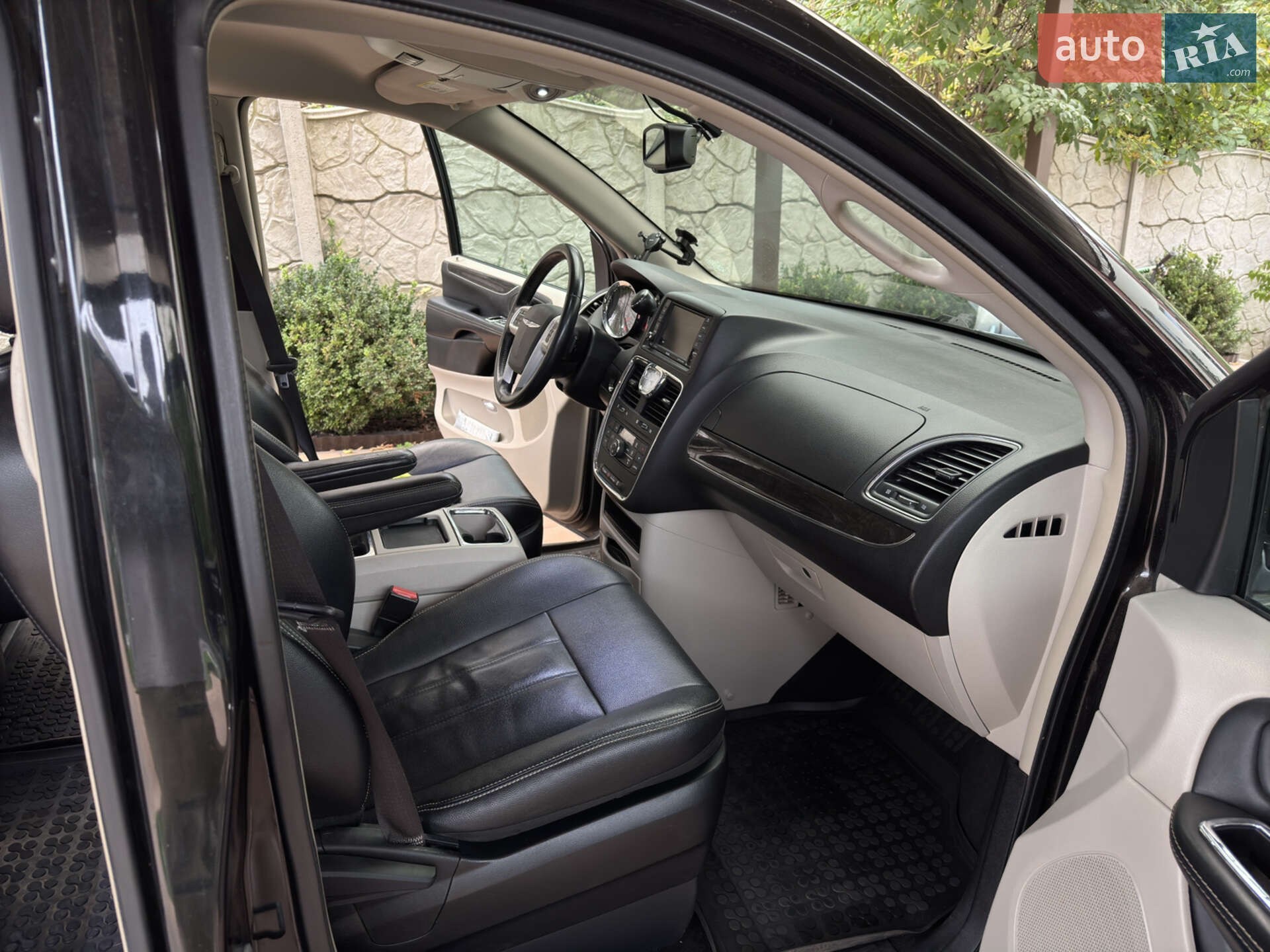 Chrysler Town & Country 2016 VIN 2C4RC1BG5GR297197 фото оголошення 14 з 27