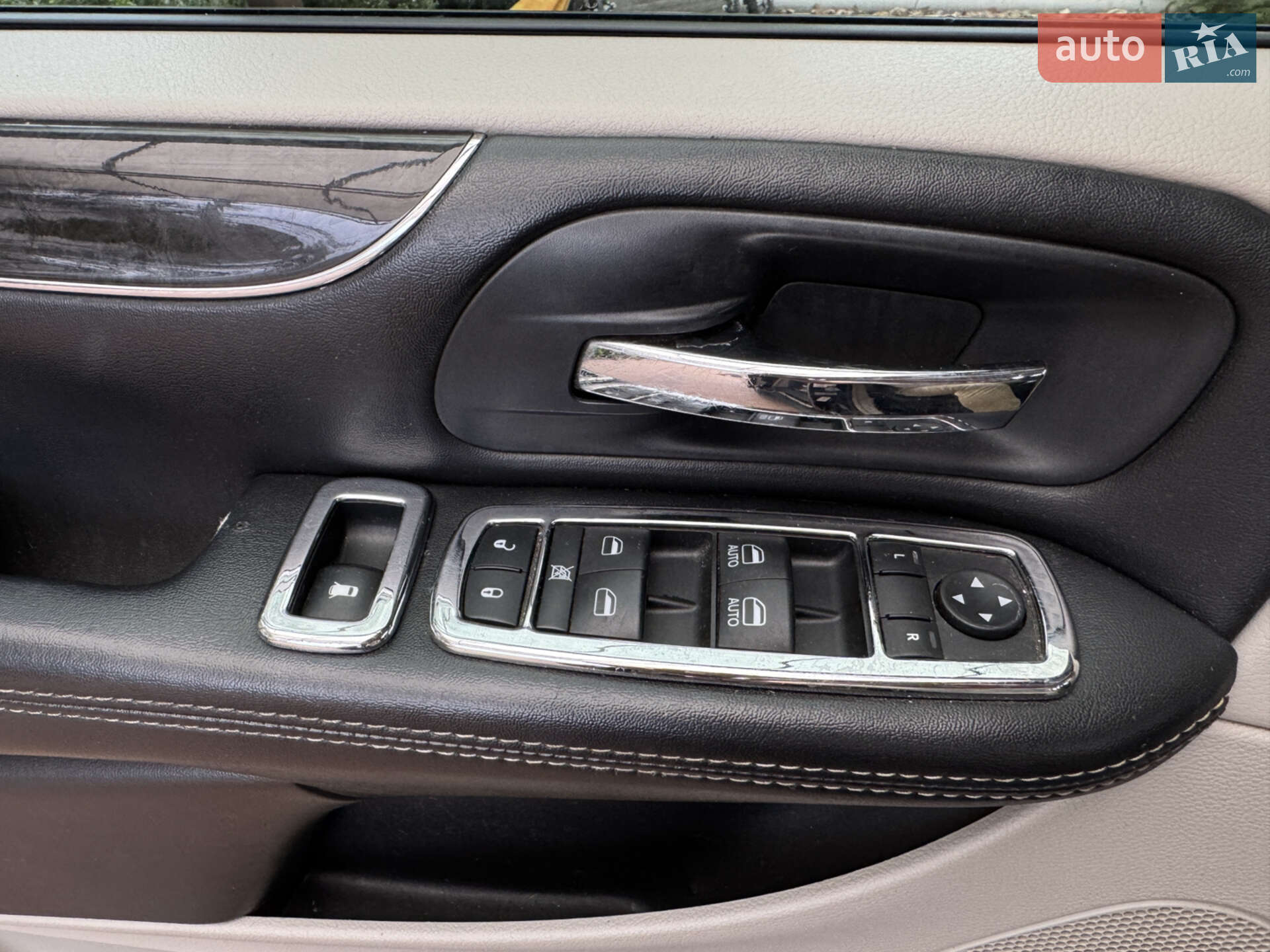 Chrysler Town & Country 2016 VIN 2C4RC1BG5GR297197 фото оголошення 17 з 27