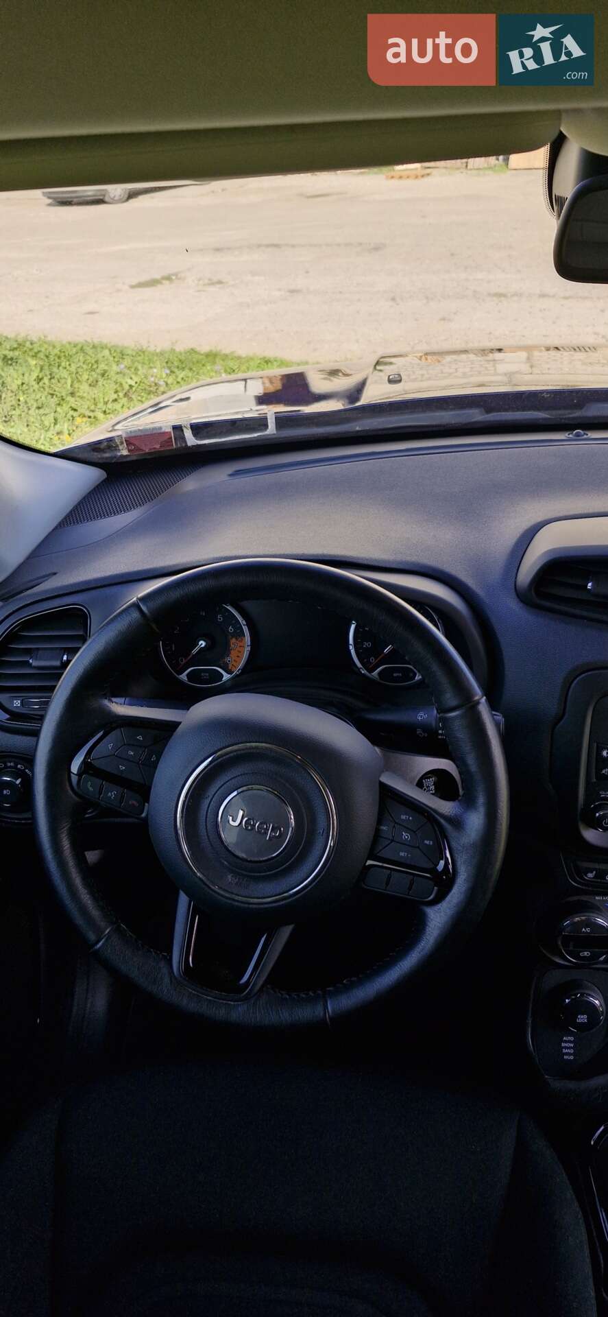 Jeep Renegade 2017 VIN ZACCJBBBXHPF55158 фото оголошення 18 з 29