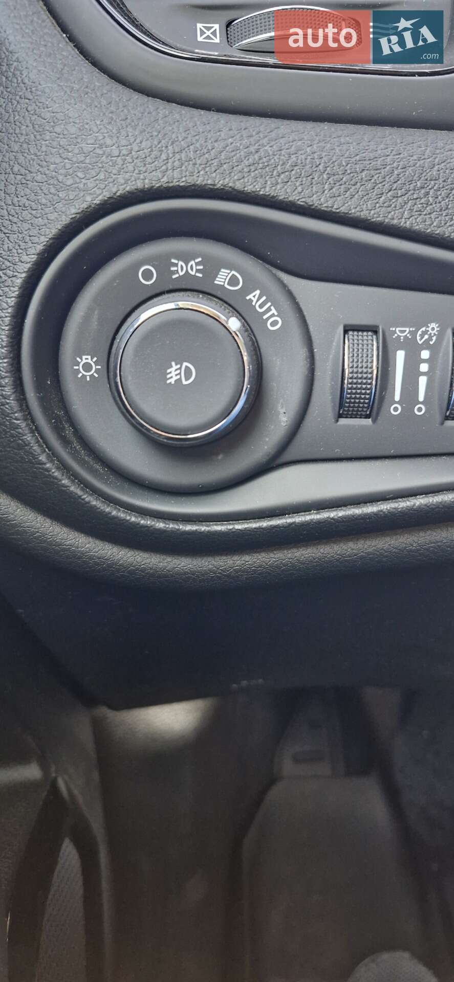 Jeep Renegade 2017 VIN ZACCJBBBXHPF55158 фото оголошення 28 з 29