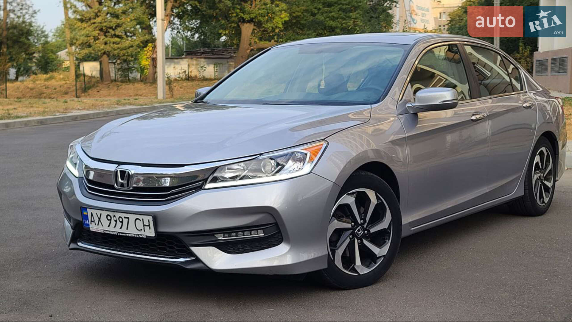 Honda Accord 2017 VIN 1HGCR2F79HA228072 фото оголошення 4 з 17