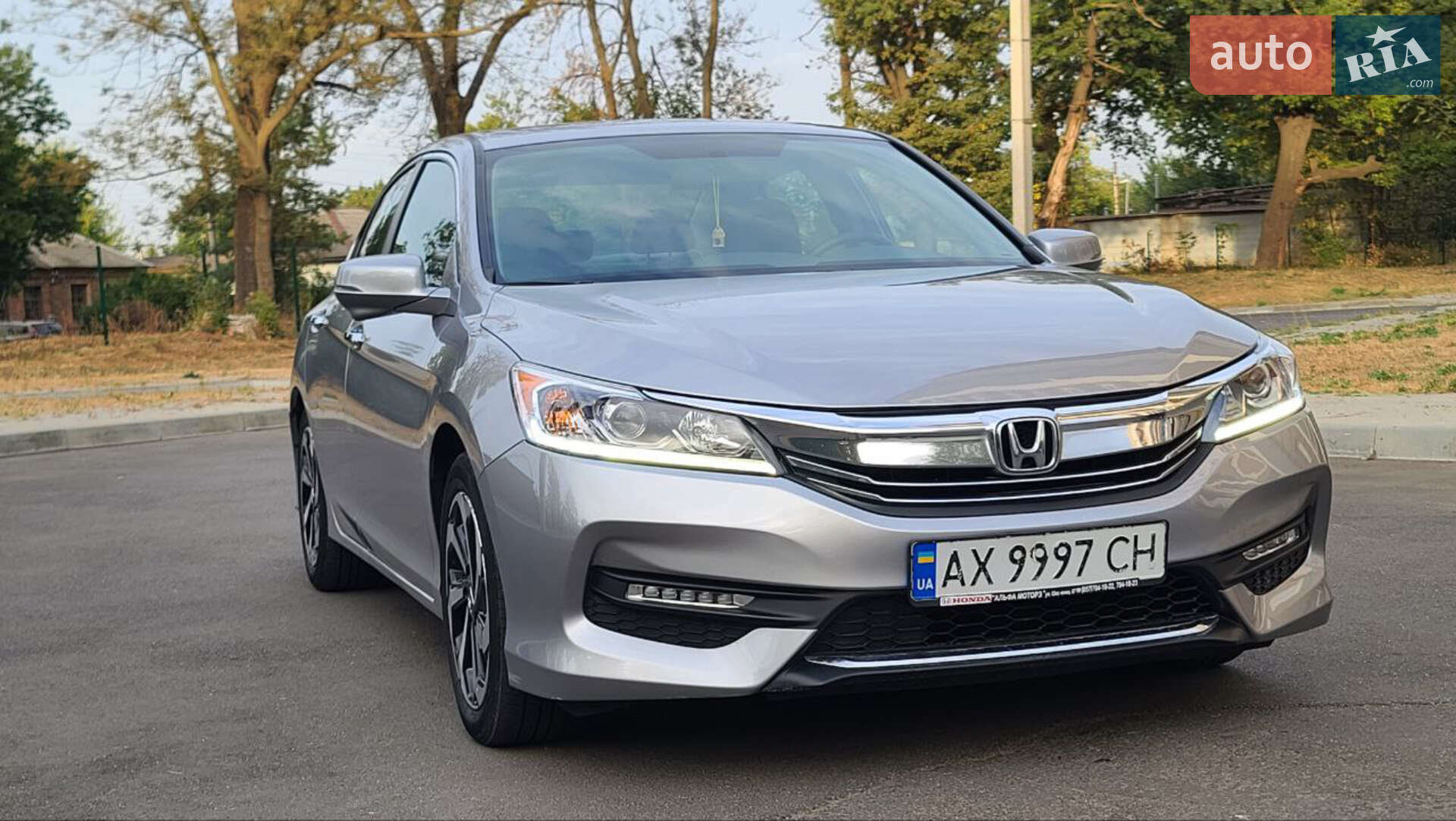 Honda Accord 2017 VIN 1HGCR2F79HA228072 фото оголошення 2 з 17