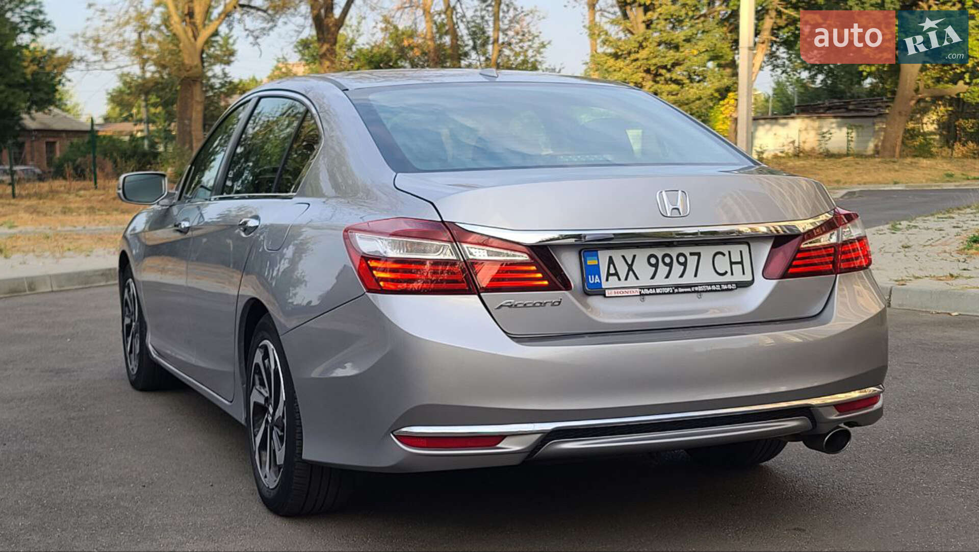 Honda Accord 2017 VIN 1HGCR2F79HA228072 фото оголошення 5 з 17