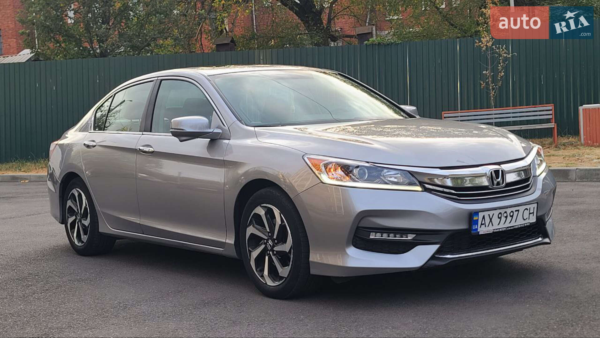 Honda Accord 2017 VIN 1HGCR2F79HA228072 фото оголошення 8 з 17