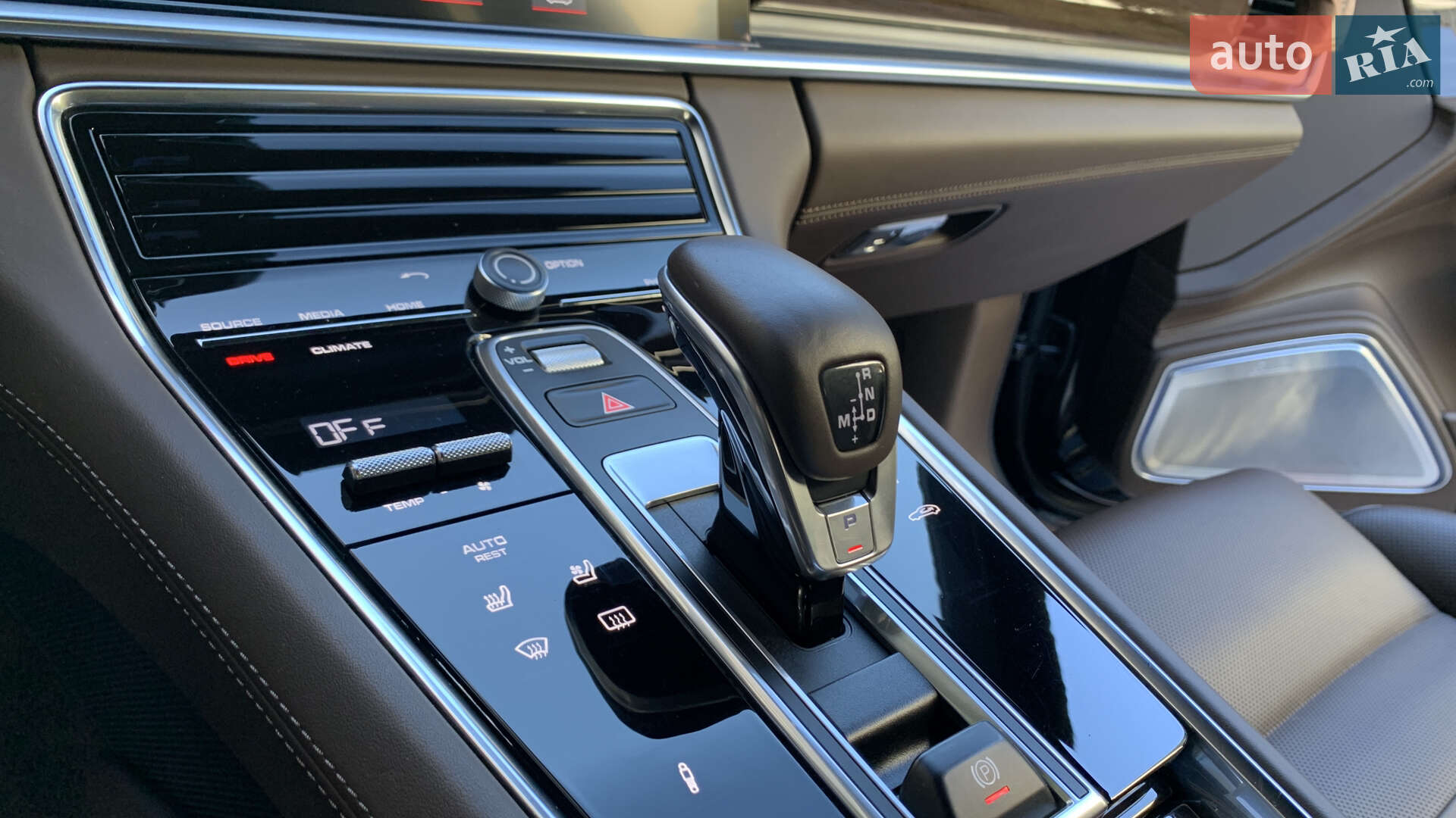 Porsche Panamera 2016 VIN WP0ZZZ97ZHL151366 фото оголошення 34 з 69