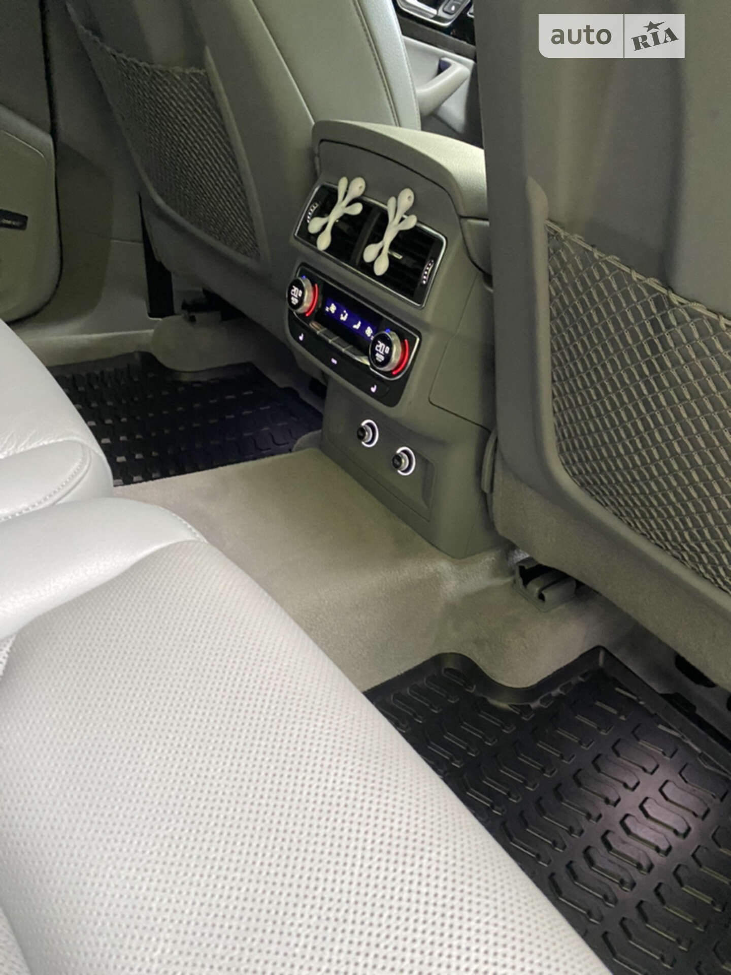 Audi Q7 2018 VIN WA1VAAF78JD044085 фото оголошення 30 з 45