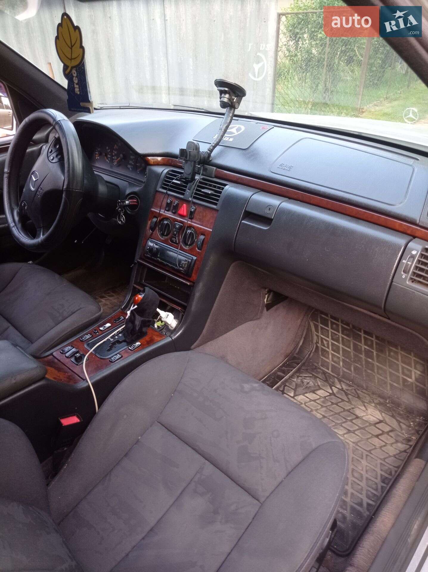 Mercedes-Benz E-Class 1997 VIN WDB1240421C050487 фото оголошення 2 з 12