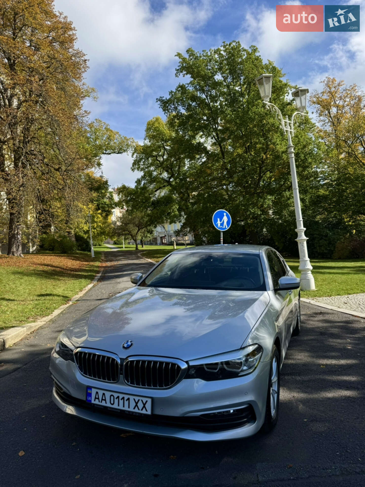 BMW 5 Series 2019 VIN WBAJF31090CD44539 фото оголошення 2 з 37