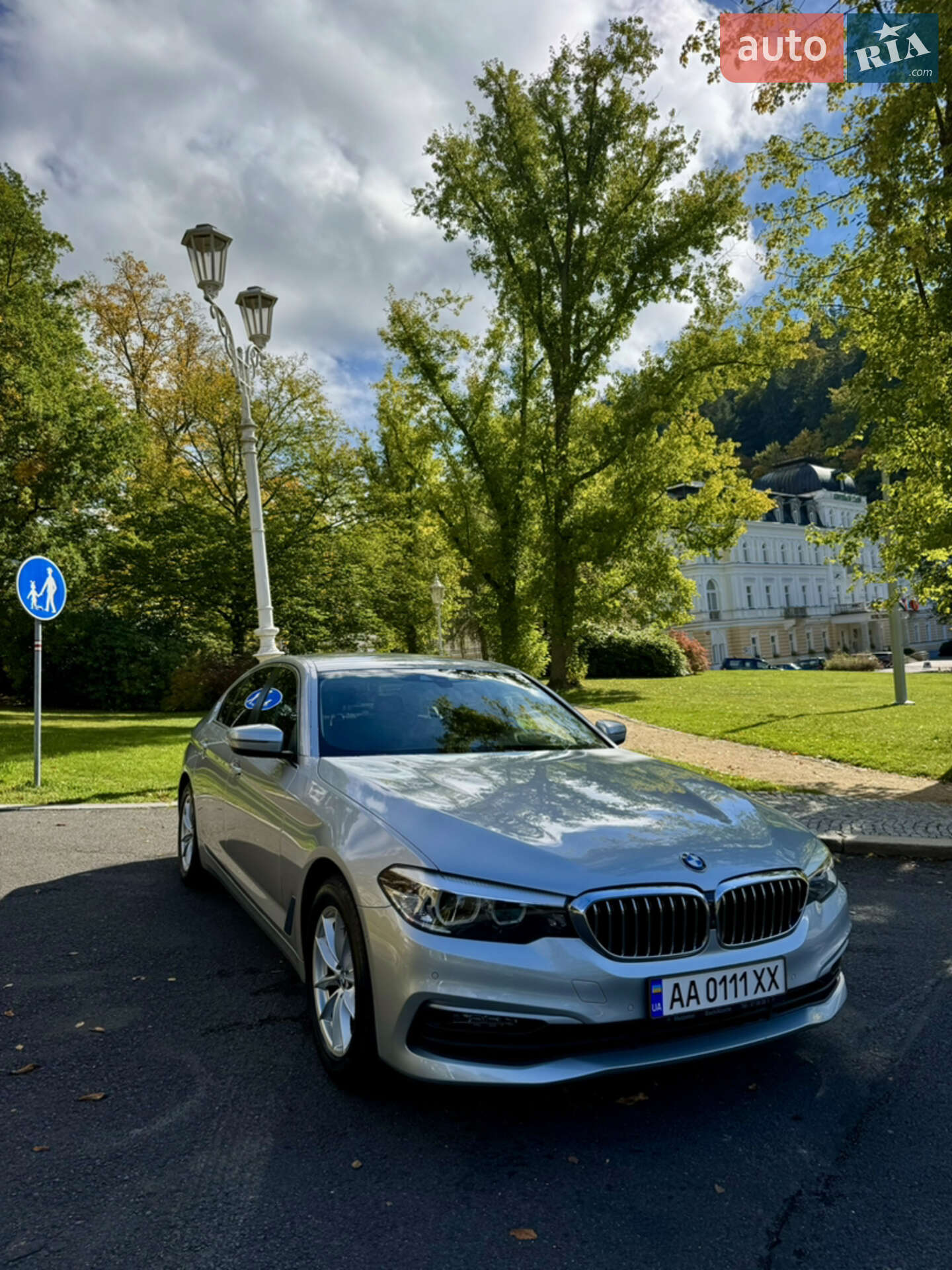 BMW 5 Series 2019 VIN WBAJF31090CD44539 фото оголошення 4 з 37