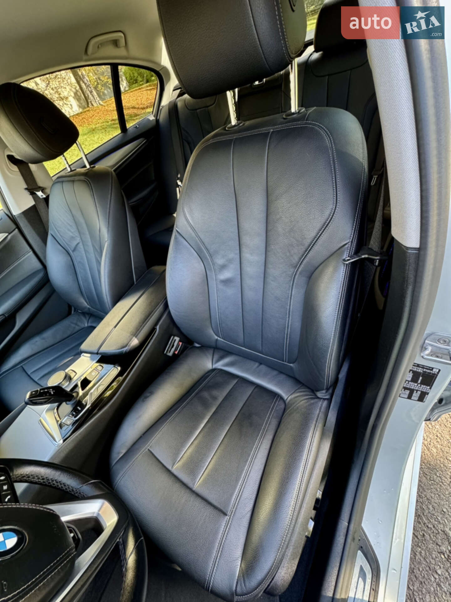 BMW 5 Series 2019 VIN WBAJF31090CD44539 фото оголошення 17 з 37