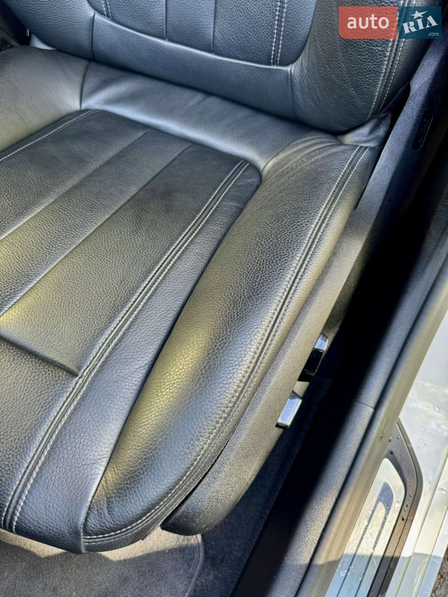 BMW 5 Series 2019 VIN WBAJF31090CD44539 фото оголошення 18 з 37