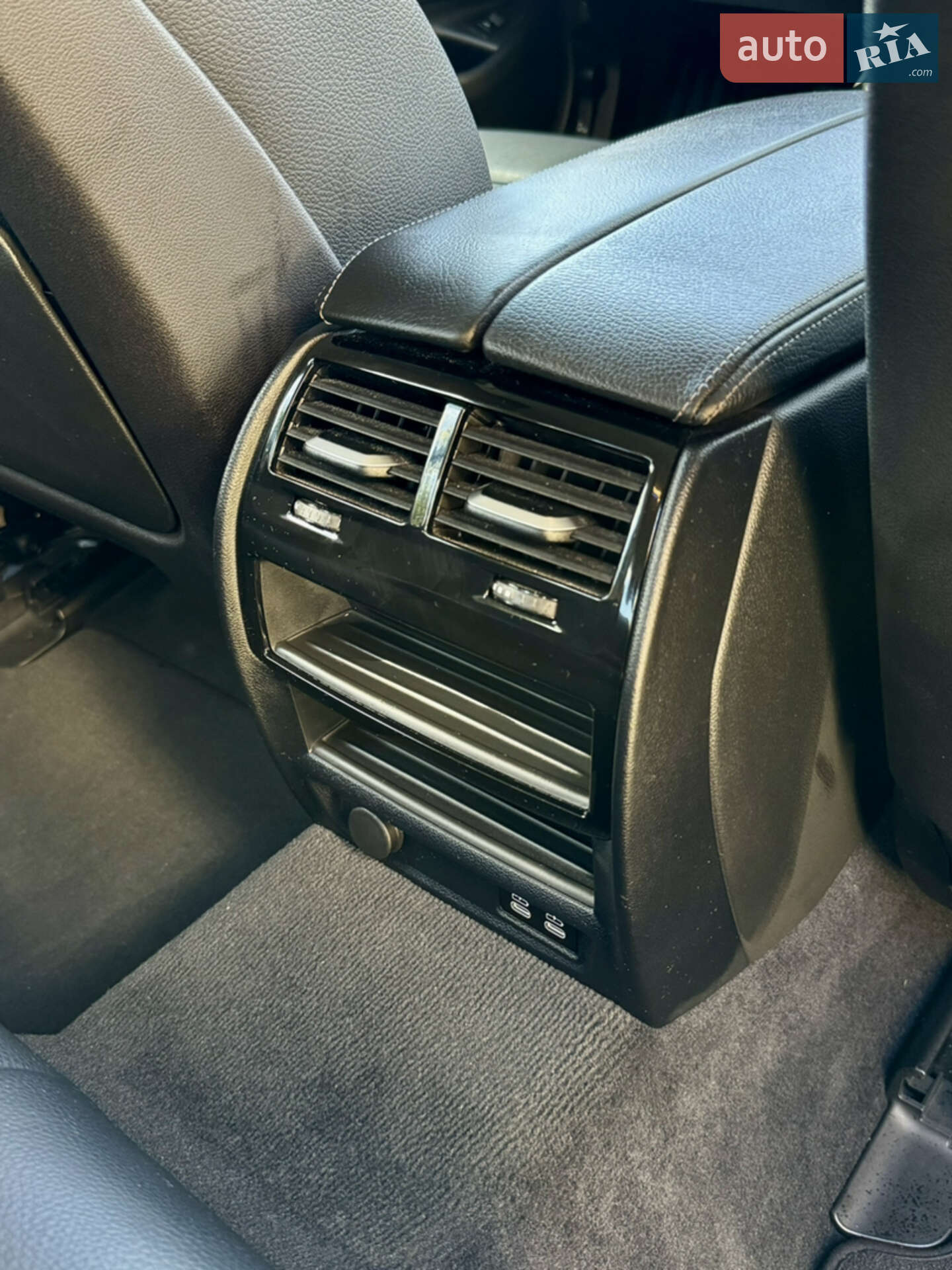 BMW 5 Series 2019 VIN WBAJF31090CD44539 фото оголошення 33 з 37
