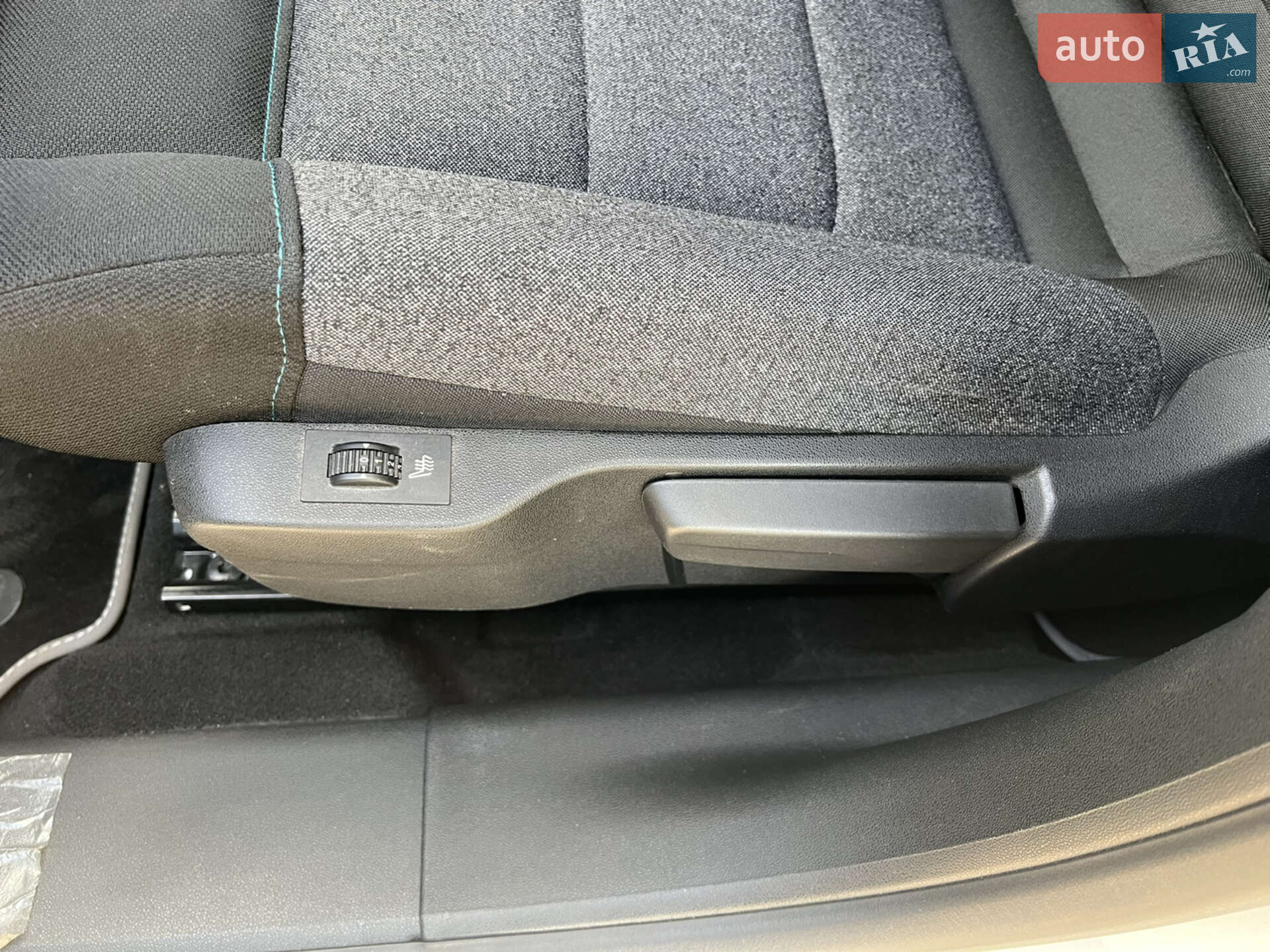 Citroen C4 Cactus 2018 VIN VF70BBHYHKE500294 фото оголошення 26 з 43