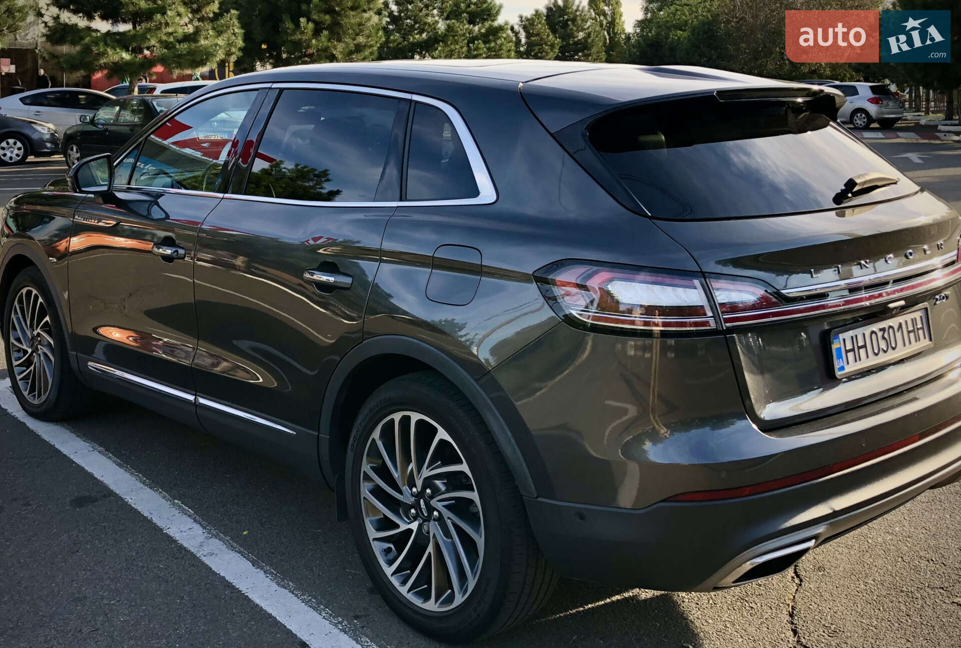 Lincoln Nautilus 2019 VIN 2LMPJ6L97KBL40949 фото оголошення 3 з 47
