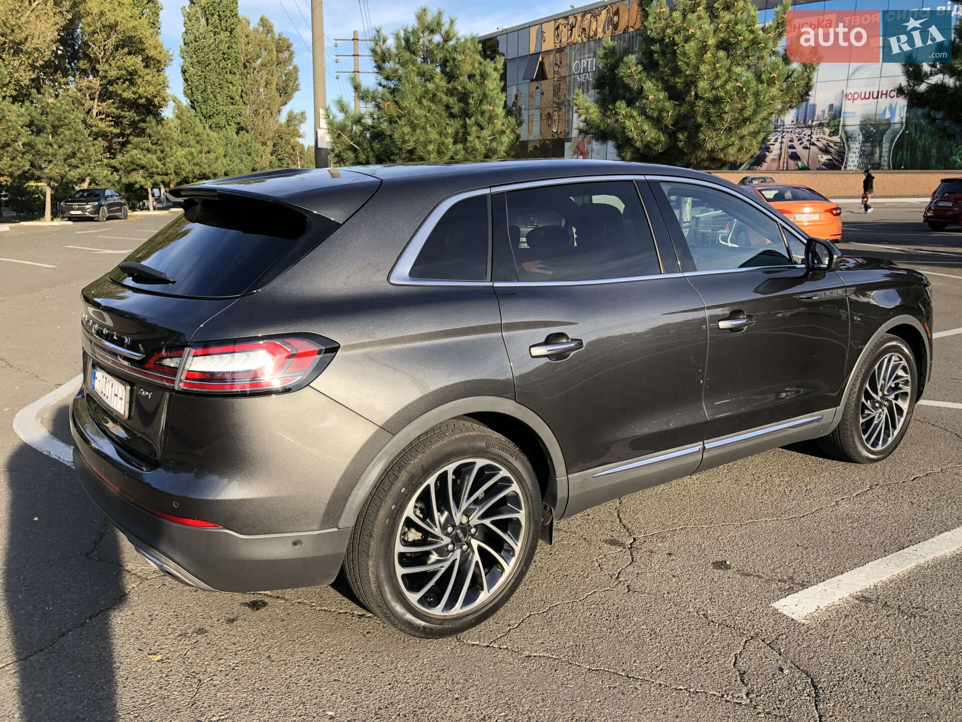 Lincoln Nautilus 2019 VIN 2LMPJ6L97KBL40949 фото оголошення 5 з 47