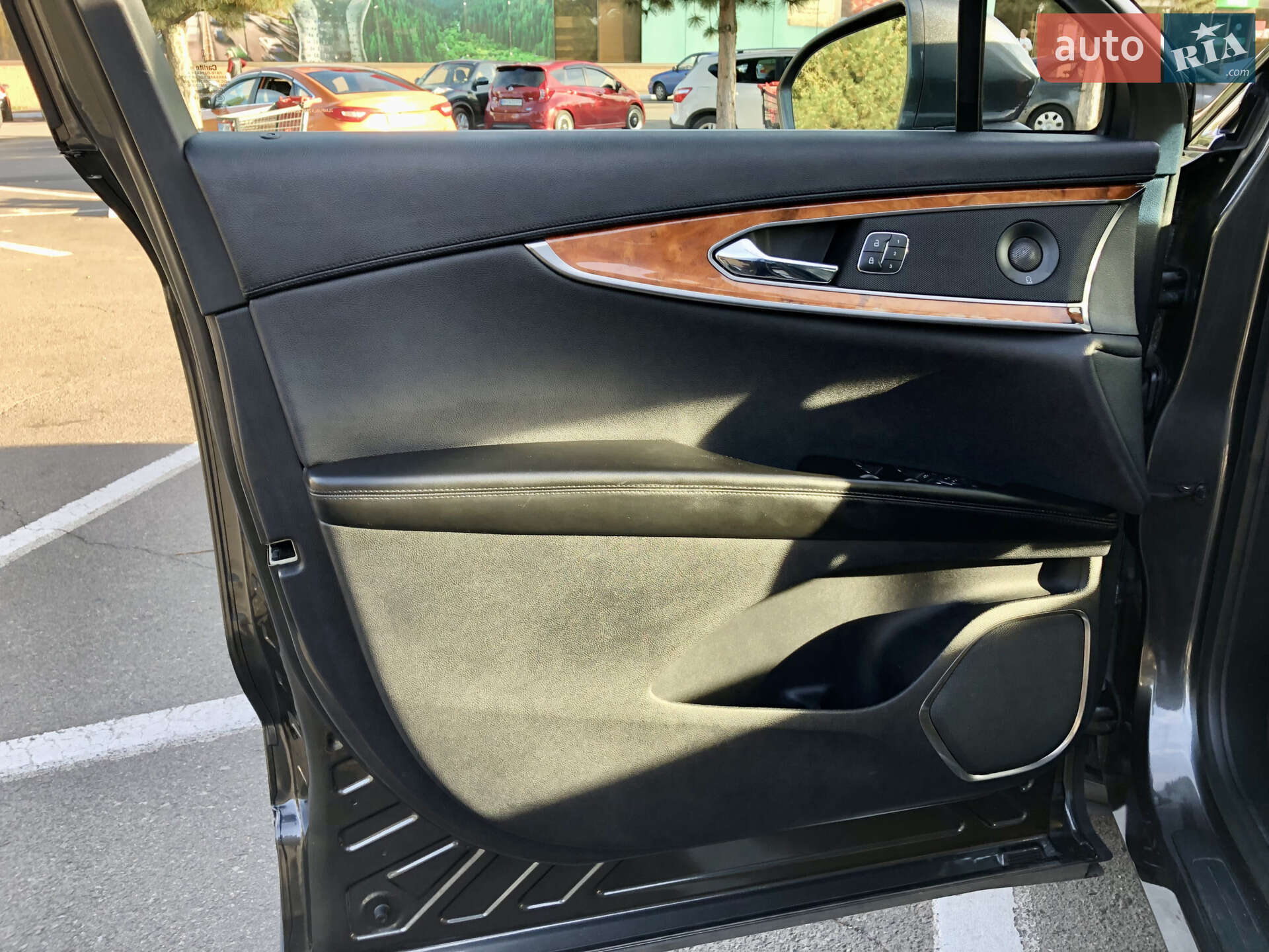 Lincoln Nautilus 2019 VIN 2LMPJ6L97KBL40949 фото оголошення 13 з 47